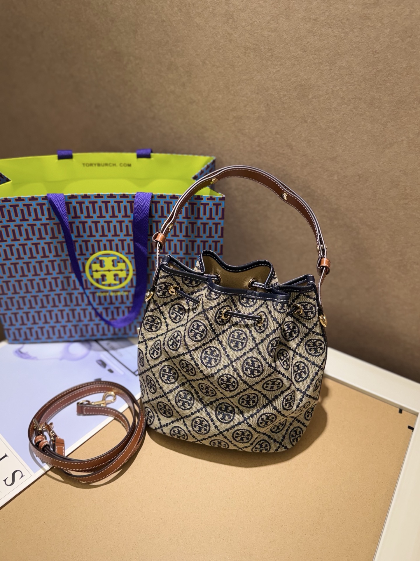 $388,👜 TB老花水桶包（中號）👜