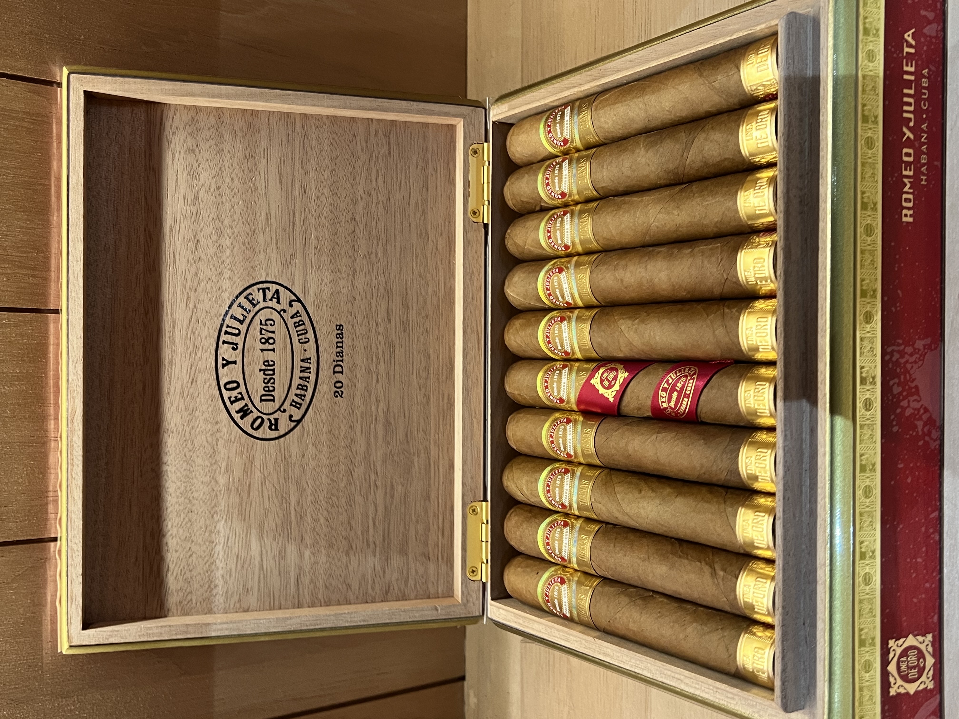 ROMEO Y JULIETA羅密歐戴安娜保濕盒 （20支）