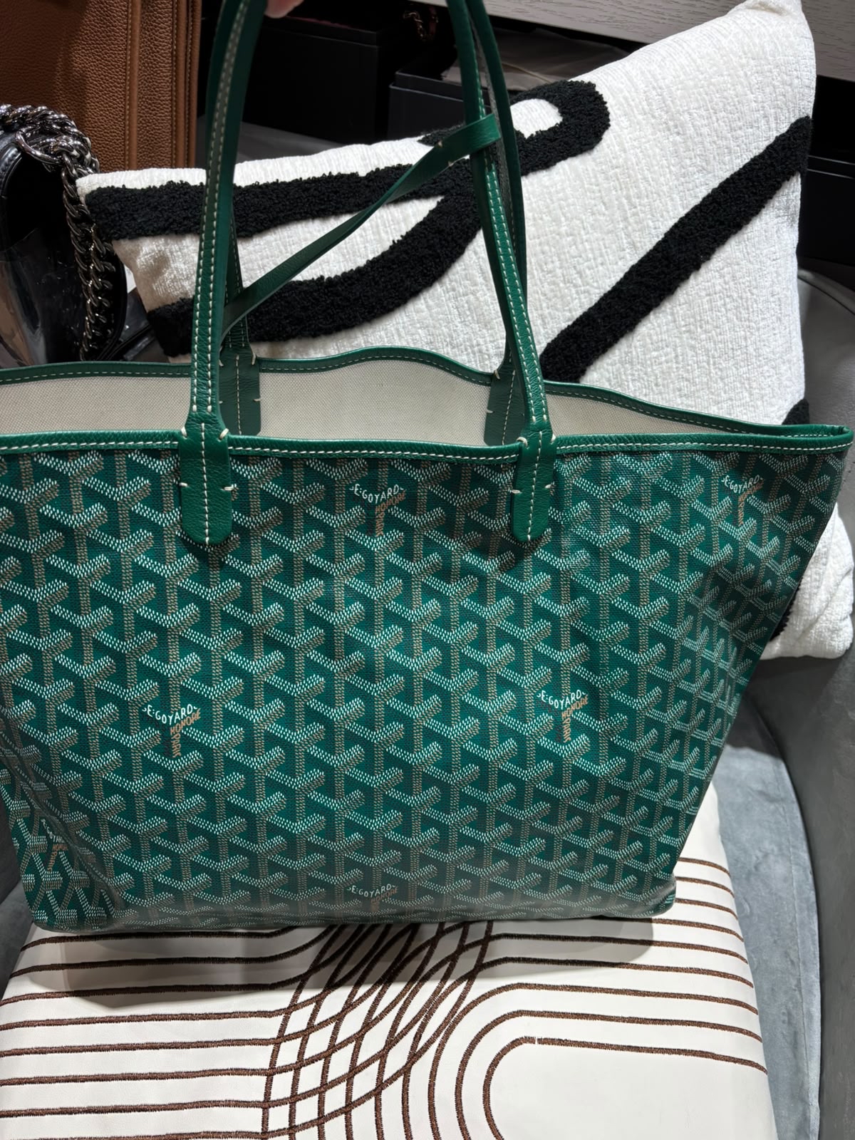 Goyard Saint Louis pm tote bag  100% Authentic, 95%New 