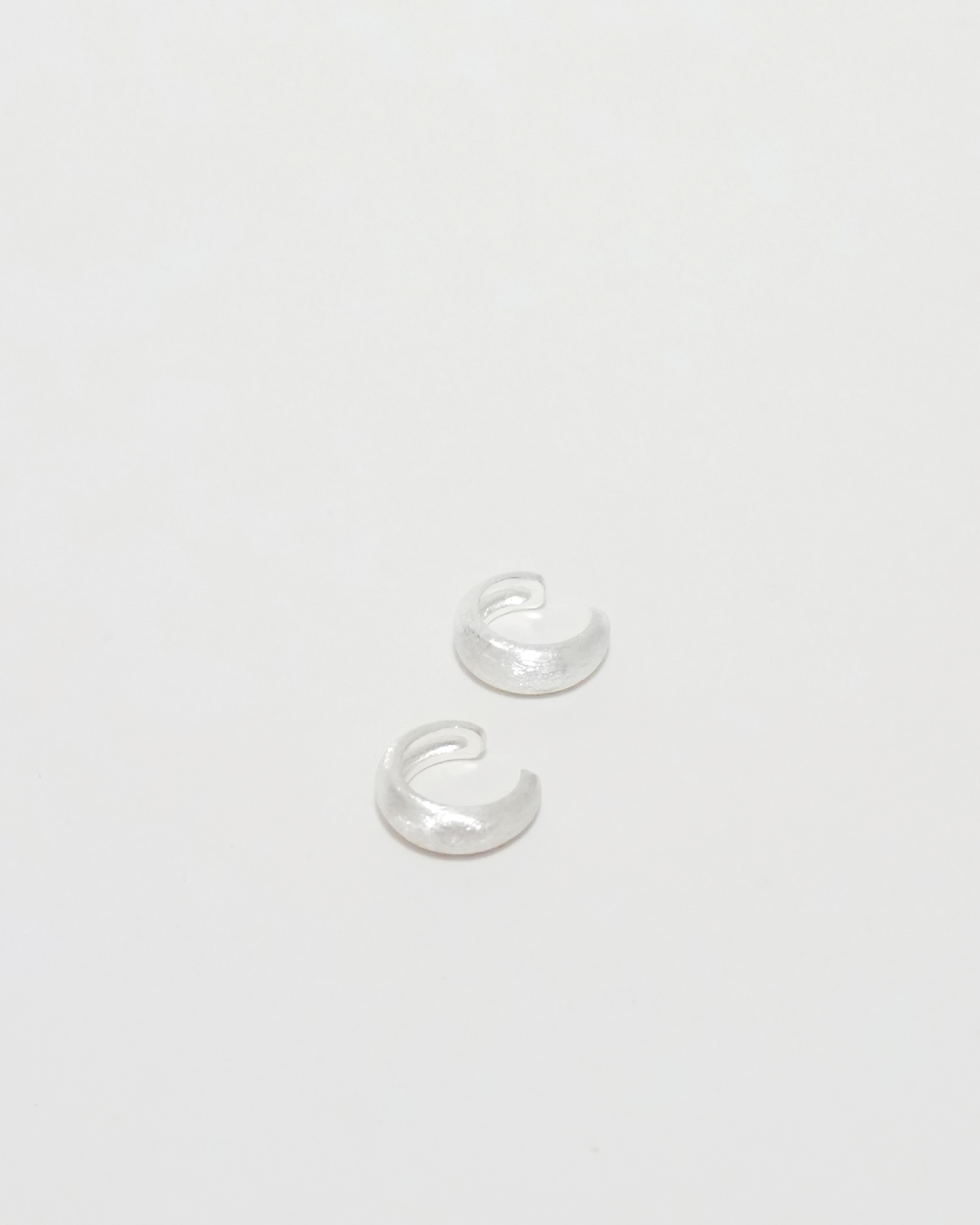 Sleek Curve Ear Cuff