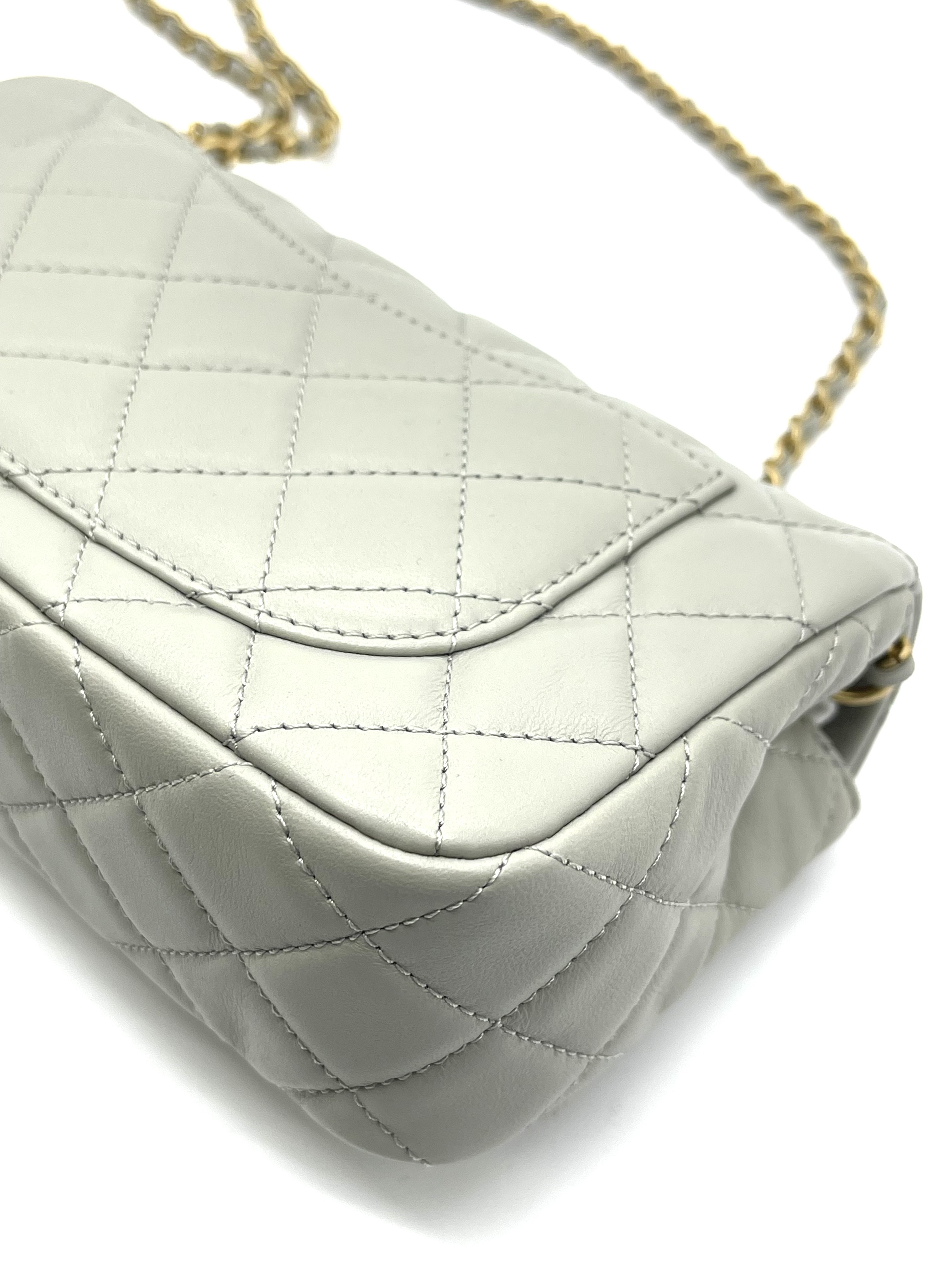 Pre-owned Chanel Mini Square Flap Bag / Product Code: 26032305