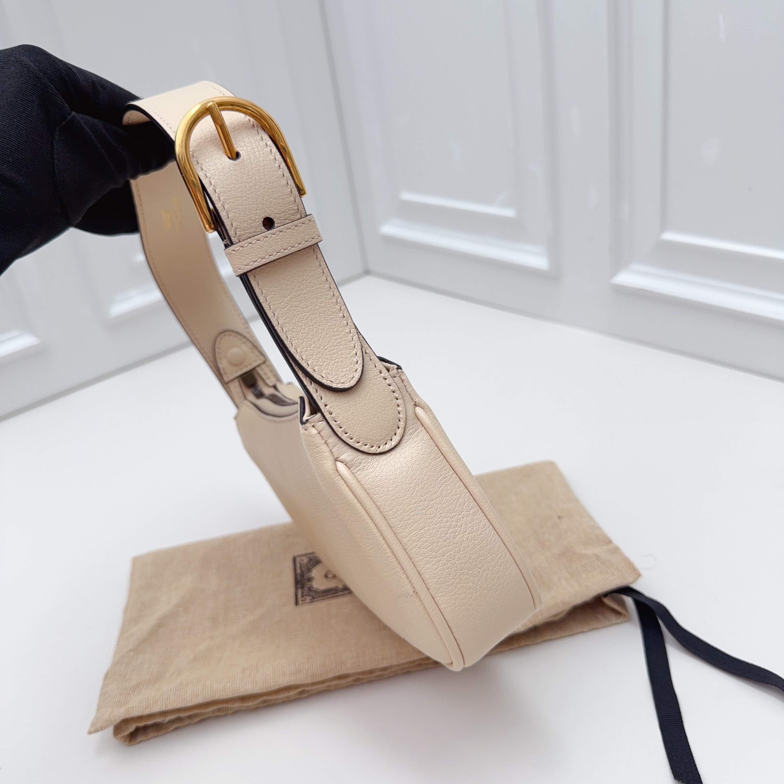 【預訂貨品】閒置全新⭐️ GUCCI經典奶白腋下包