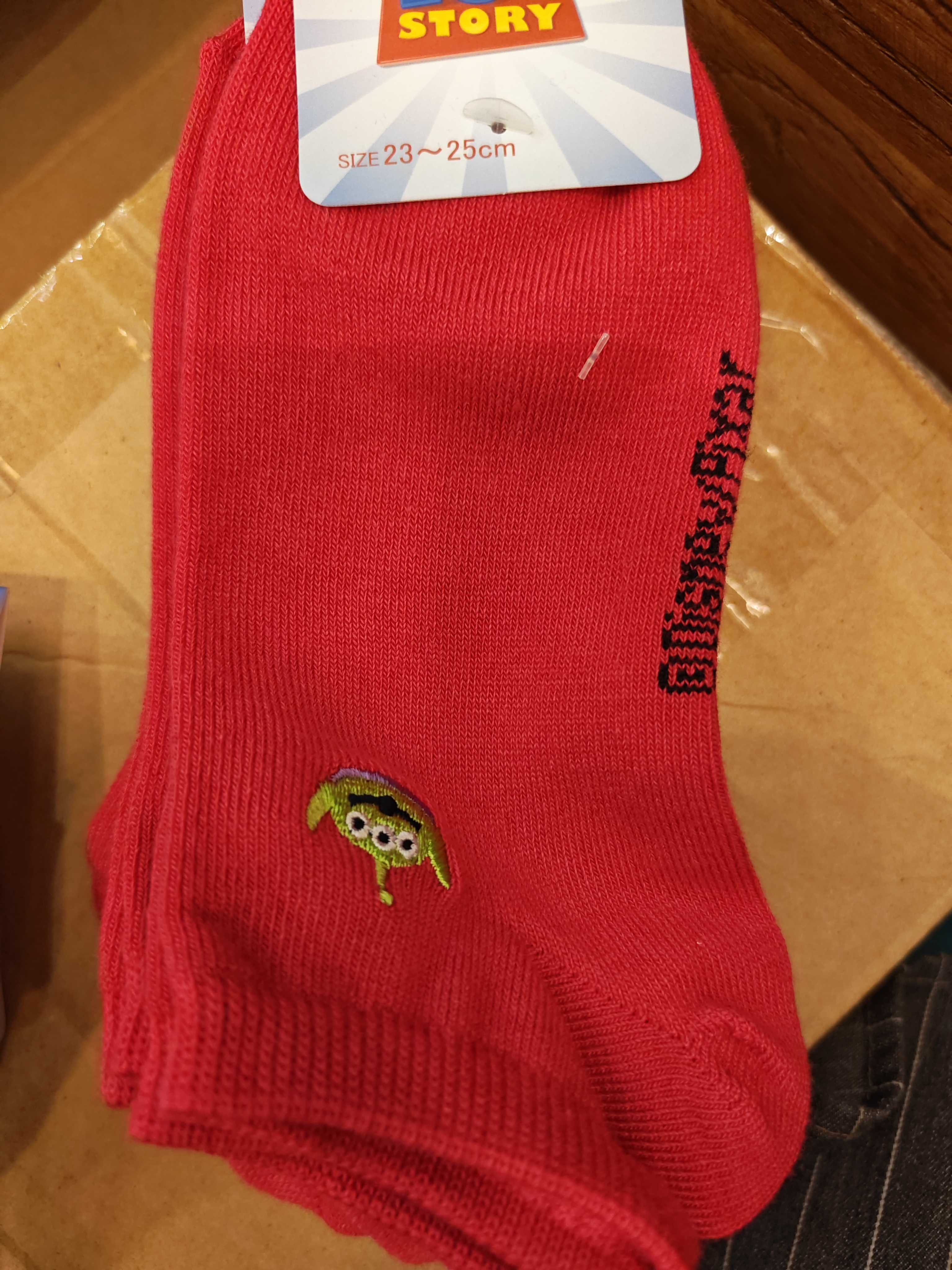 Disney系列刺繡襪 - 三眼仔（紅）