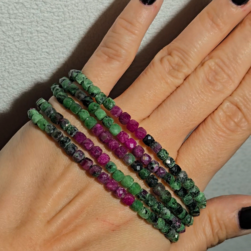 Faceted ruby in zoisite bead bracelets with UV - JW79