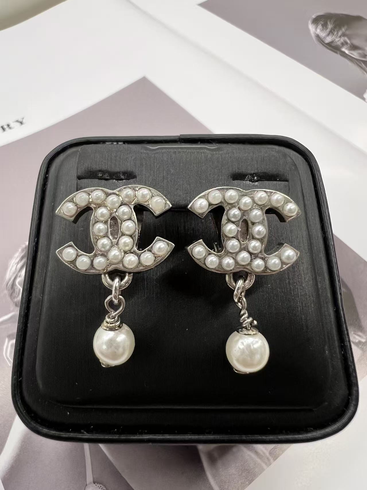 Chanel earrings silver in metal