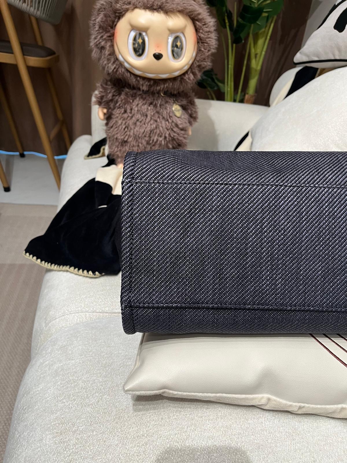 Chanel Deauville tote bag  100%Authentic, 98%new ✅香港專門店收據✅card✅dust bag✅box