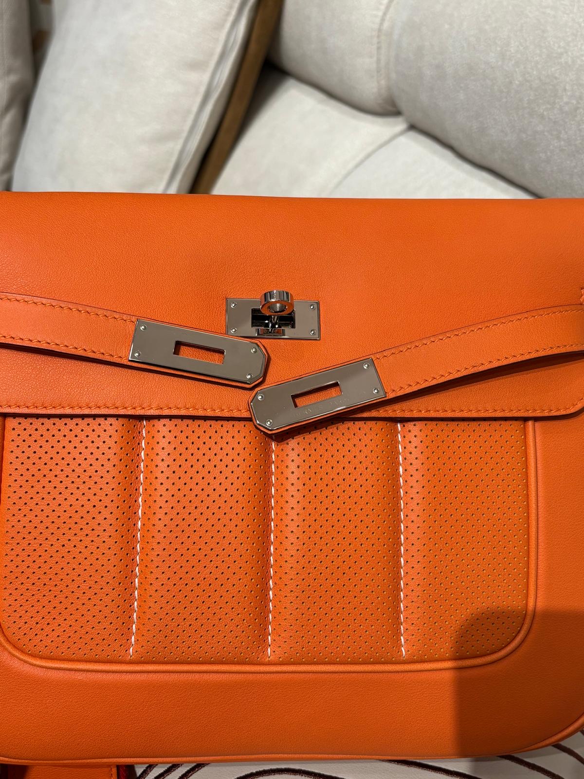 Hermes berline 28,calfskin 100%Authentic ,98%new ✅dust bag✅strap  