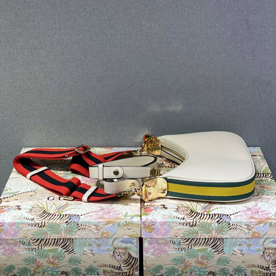 ▪大货实拍 𝗚𝘂𝗰𝗰𝗶 𝗔𝘁𝘁𝗮𝗰𝗵𝗲新品系列 型号：699409 尺寸：23*22*5cm