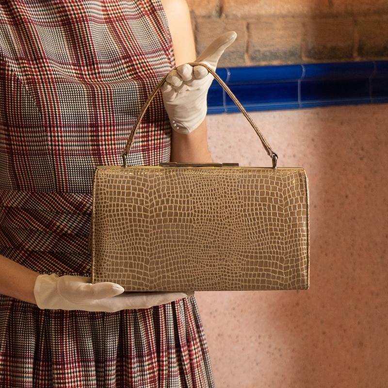 Vintage c.a. 1960s Toronto Paragon Embossed Faux Leather Structural Handbag（ MT1568）
