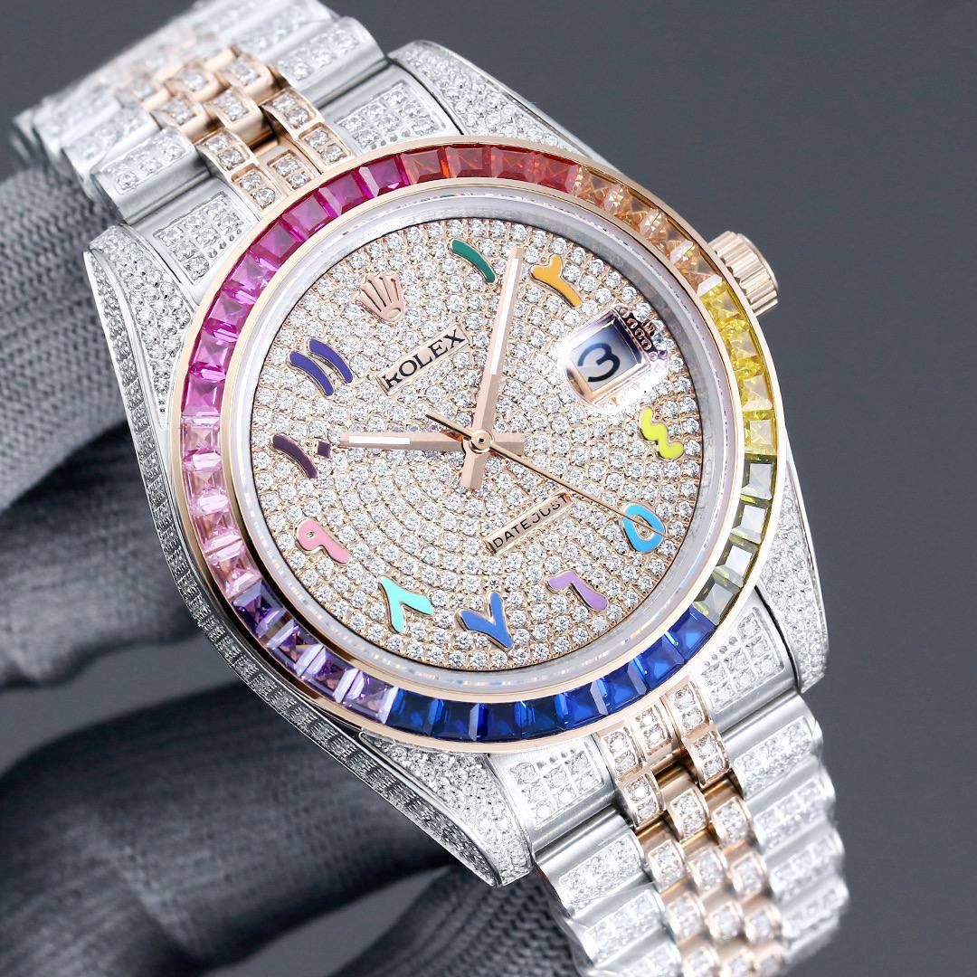 土豪版满钻日志 震撼来袭！ 劳^_^ROLEX蚝式恒动日志系列，堪为宝石镶嵌腕表系列之瑰宝。 永恒黄金腕表镶嵌最珍稀的钻石，充分展现劳力士在宝石镶嵌方面的非凡技艺。 品牌:Rolex劳力士 系列:日志系列腕表 机芯:4813机芯 表带:镶钻精钢表链 尺寸:41mm 材料:316精钢+蓝宝石玻璃✨