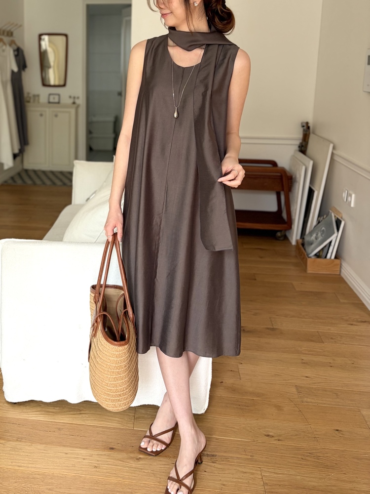 The Flowy Scarf-Detail Dress (Brown)