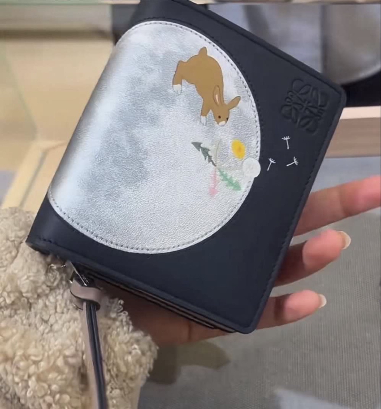 Loewe 兔子月亮短夾