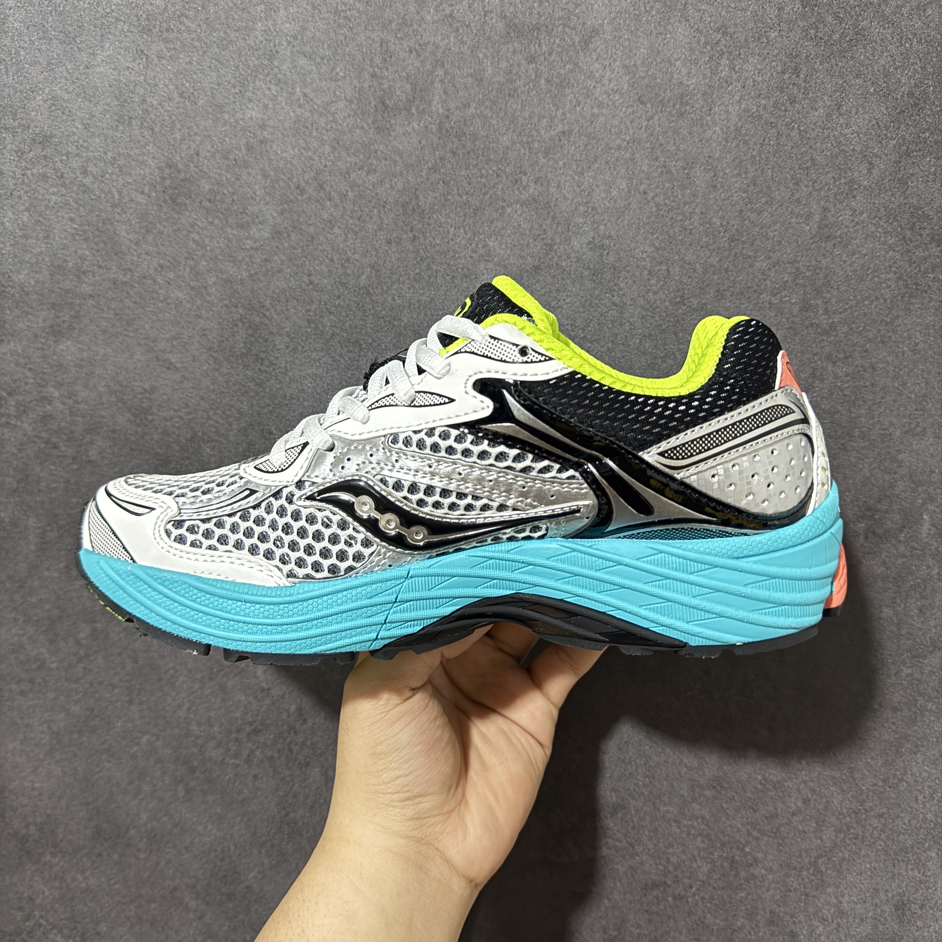 Saucony ProGrid Omni 9 OG