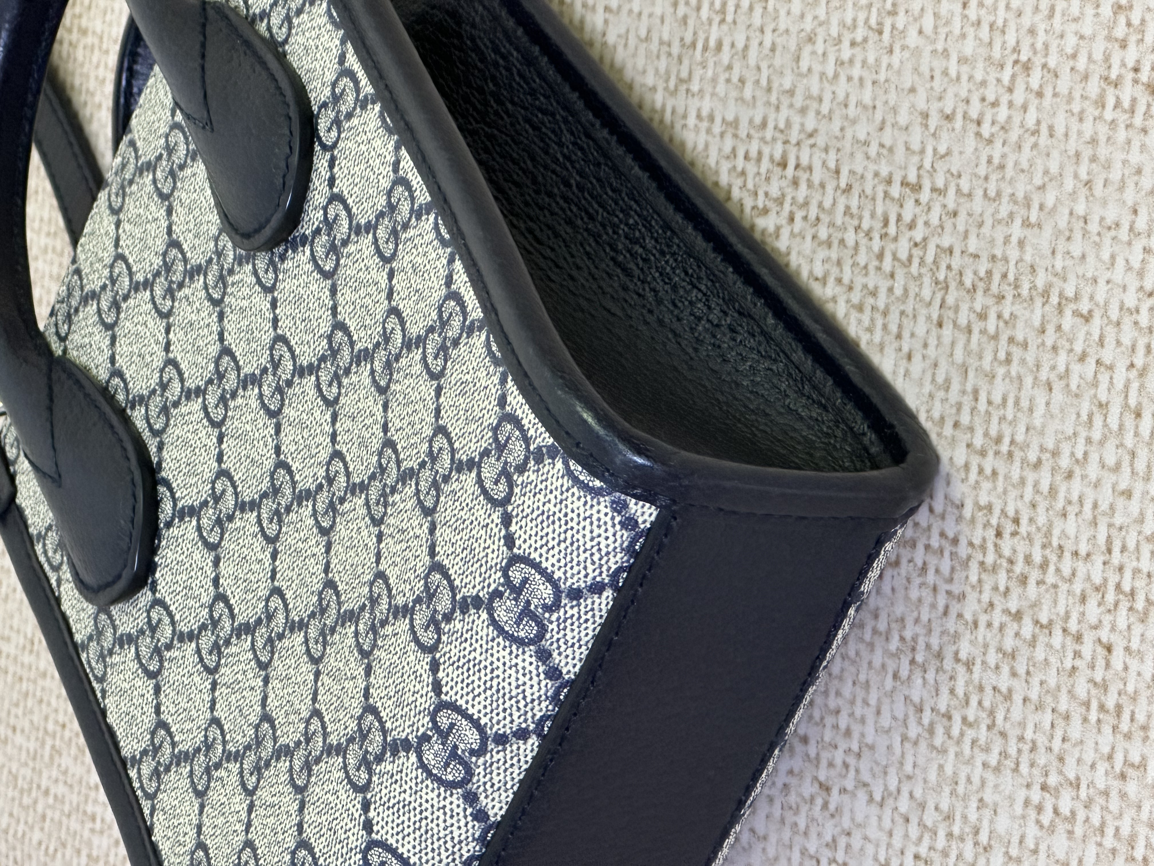 Pre owned Gucci Interlocking G Mini Tote / Product Code: 26031022