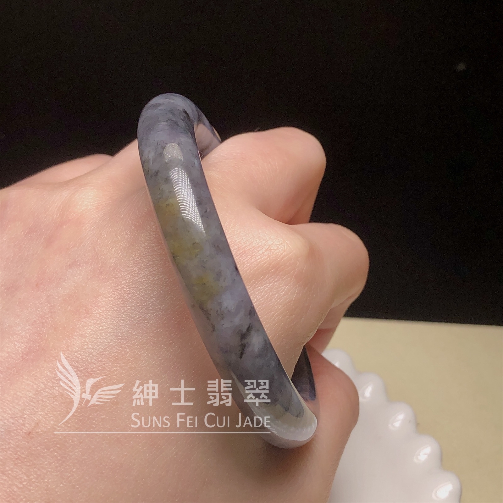 C06114 紫底山水烏雞帶翡色福鐲53.9mm