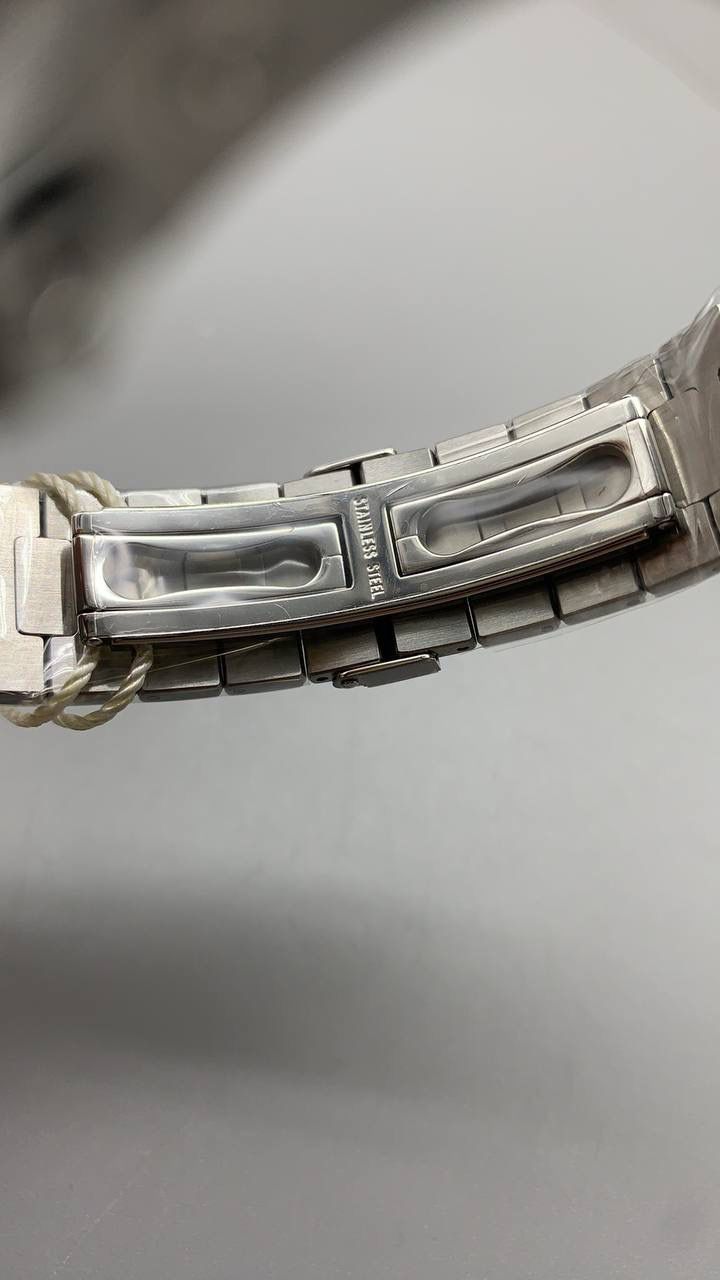 百达翡丽 Nautilus 5726/1A-014 年历月相显示自动机械男士腕表