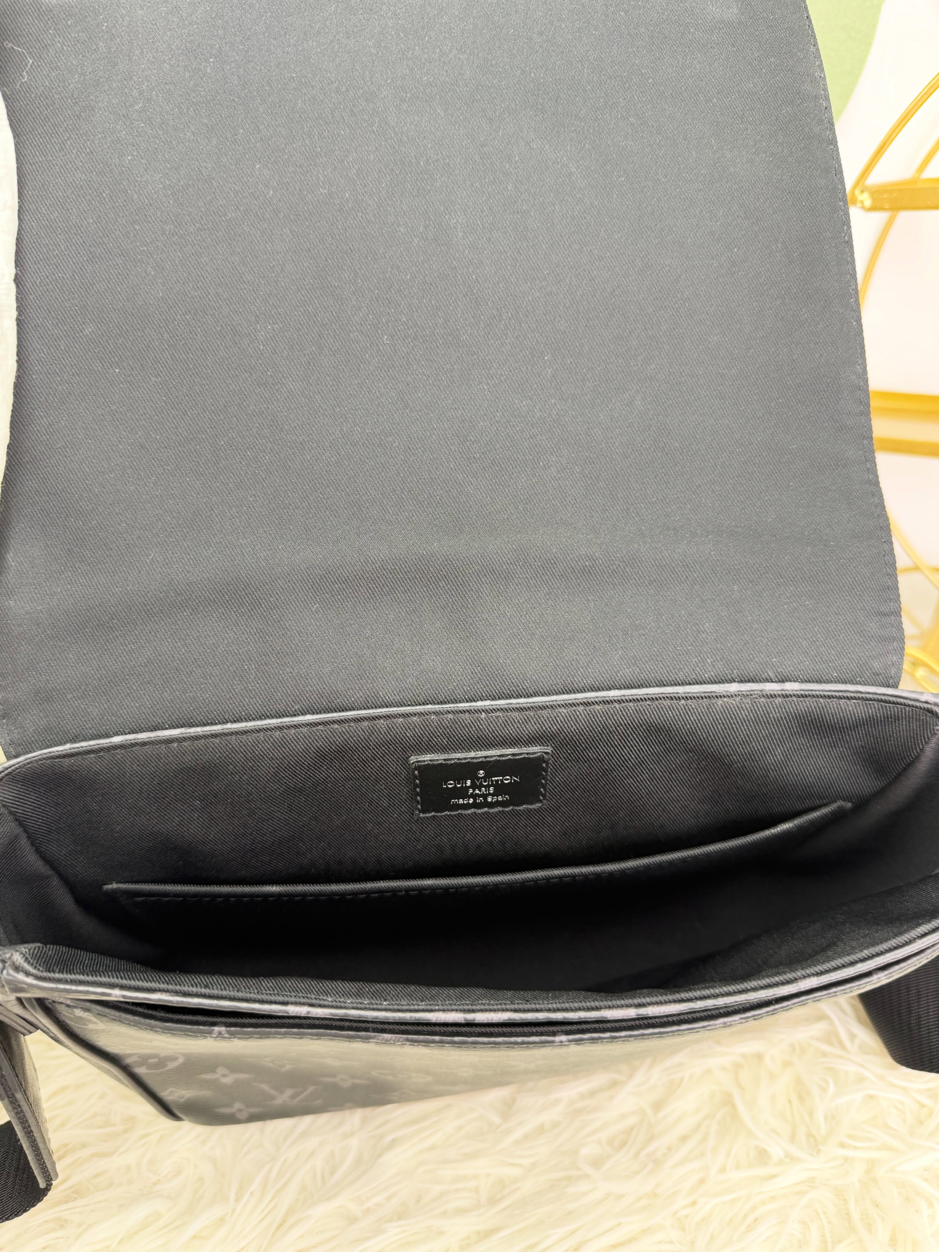 Lv👜 PRE OWNED 🛍️黑色 老花郵差包 pm size🖤