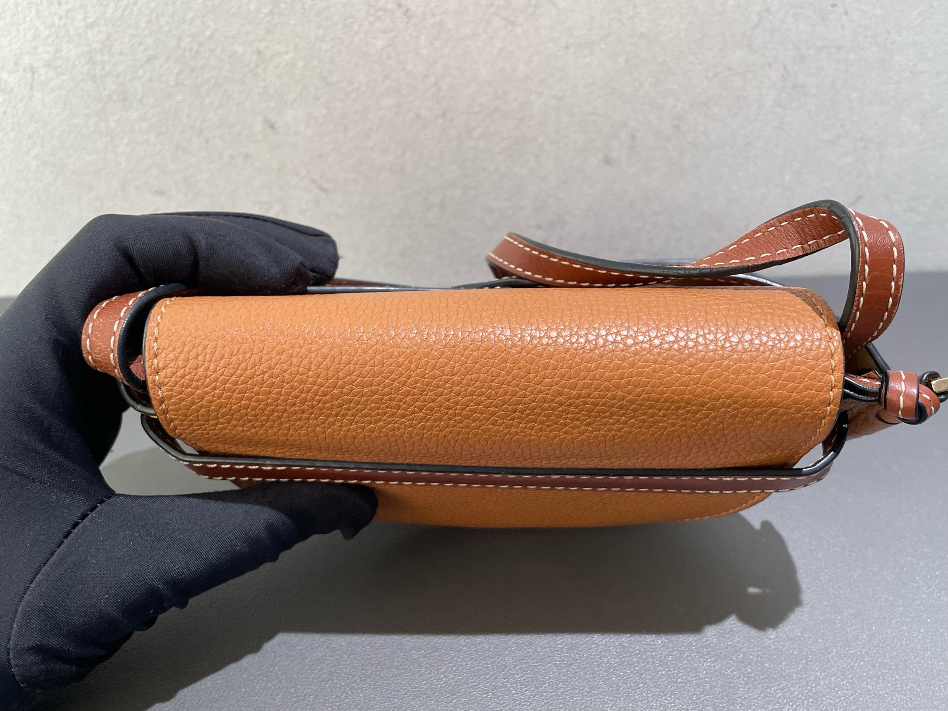 【預訂貨品】Loewe gate mini焦糖色