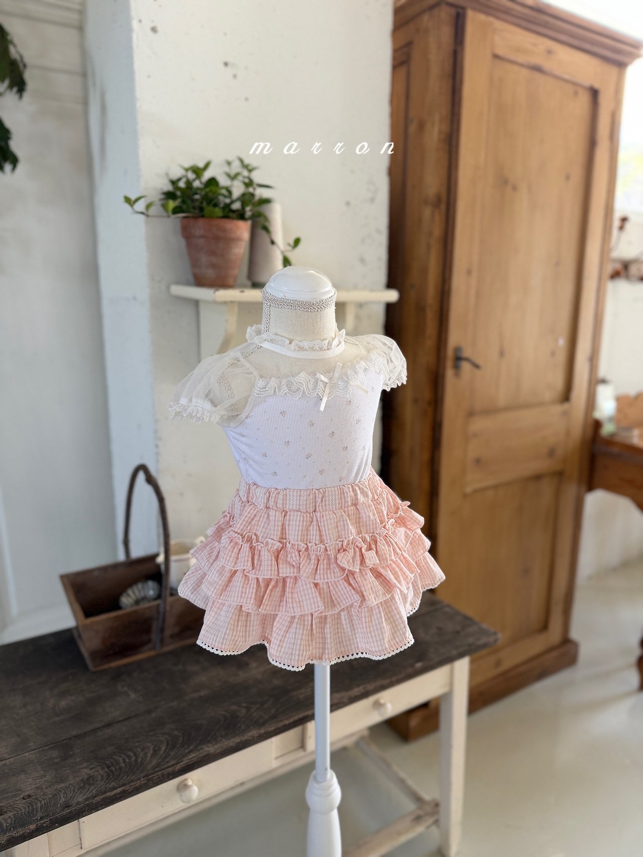 ☀️預訂 韓國直送☀️🇰🇷Marron兩色蕾絲花邊格紋層疊短裙