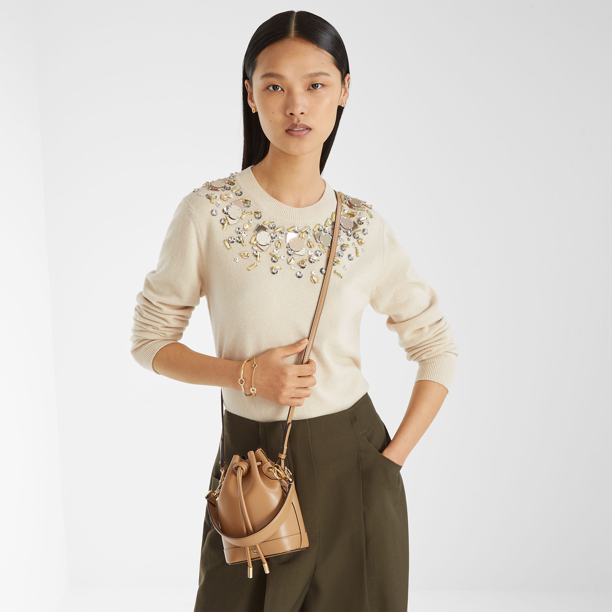 限時優惠‼️新款🆕訂貨📮Fendi 經典Mon Tresor 水桶袋 Size 19x13.5x11 cm有斜孭肩帶