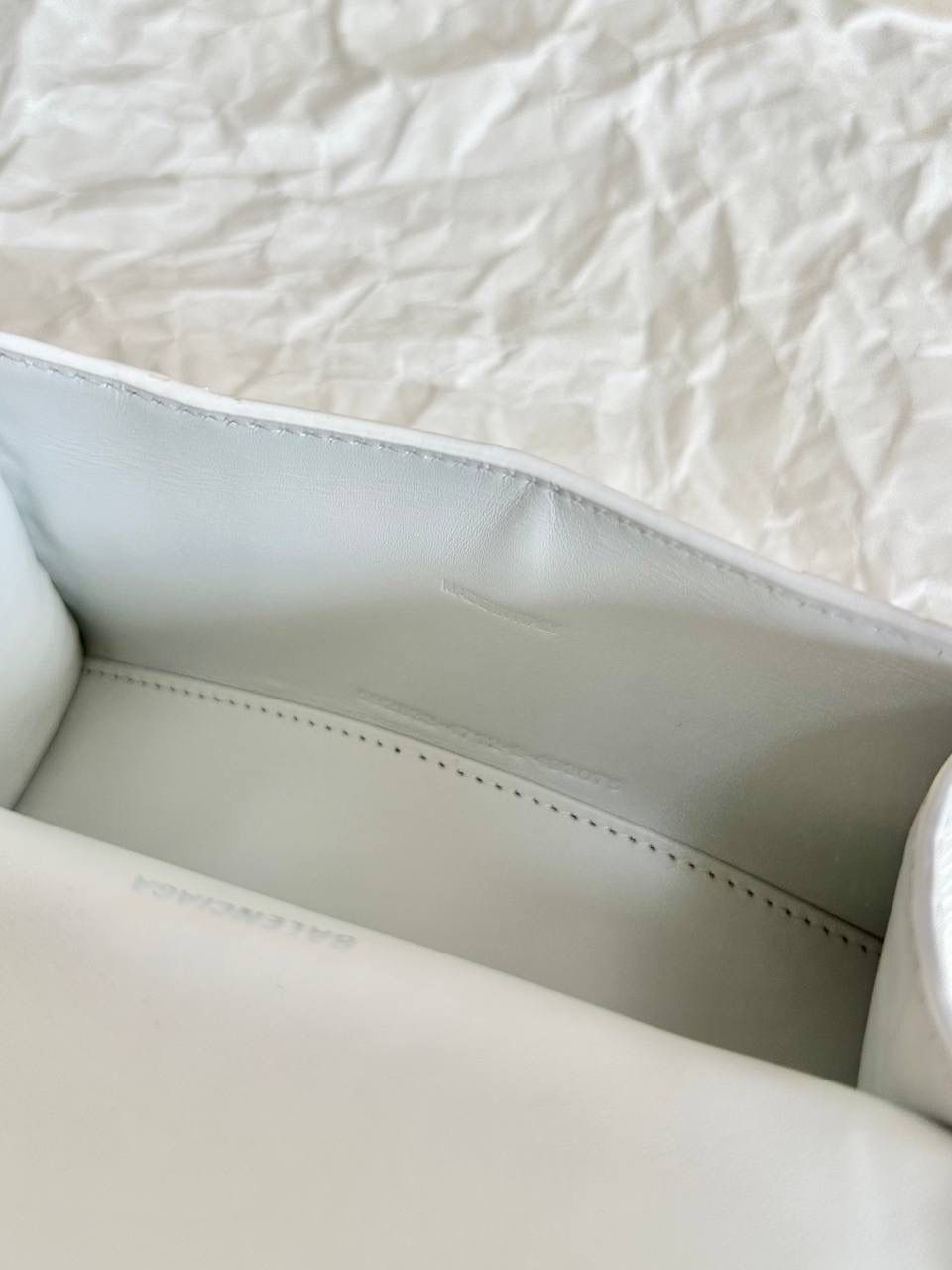 经典款🔥鳄鱼纹白银加小号XS/19cm🥚 hourglass沙漏包【正品级】 1.最新包型➕细节 2.唯一正确的圆形手柄 3.全网独家正确版官网包装 (非市场版本，礼品盒/说明说/吊牌/织带/防尘袋/礼品袋，均拿ZP开发对版⚠️) XS：19×13×8cm592833m S：23×15×10cm593546m