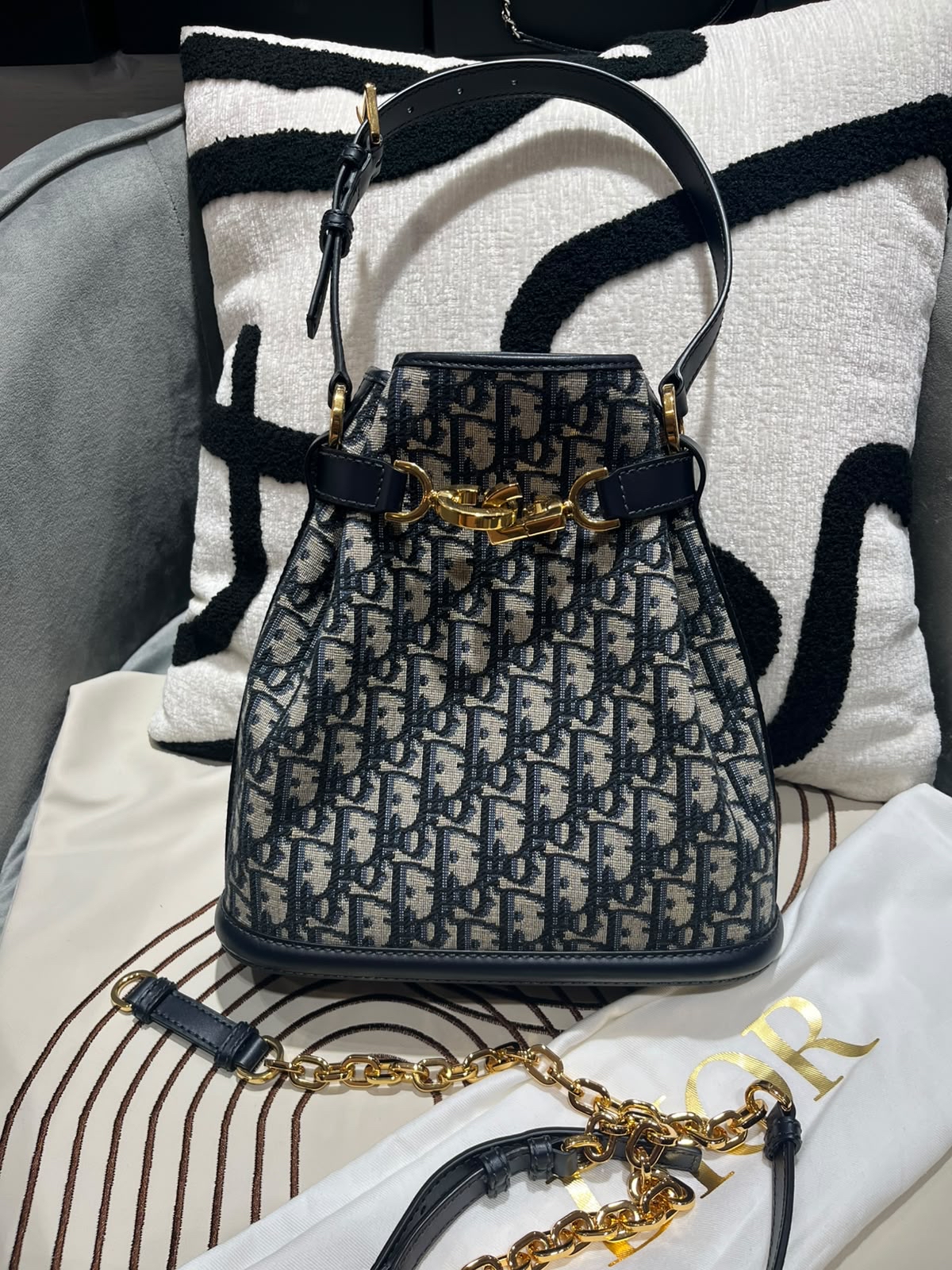 Christian Dior C‘est Dior Oblique 2 way bag medium bucket bag 100%Authentic, 98%New  ✅證書✅Dust bag✅box  