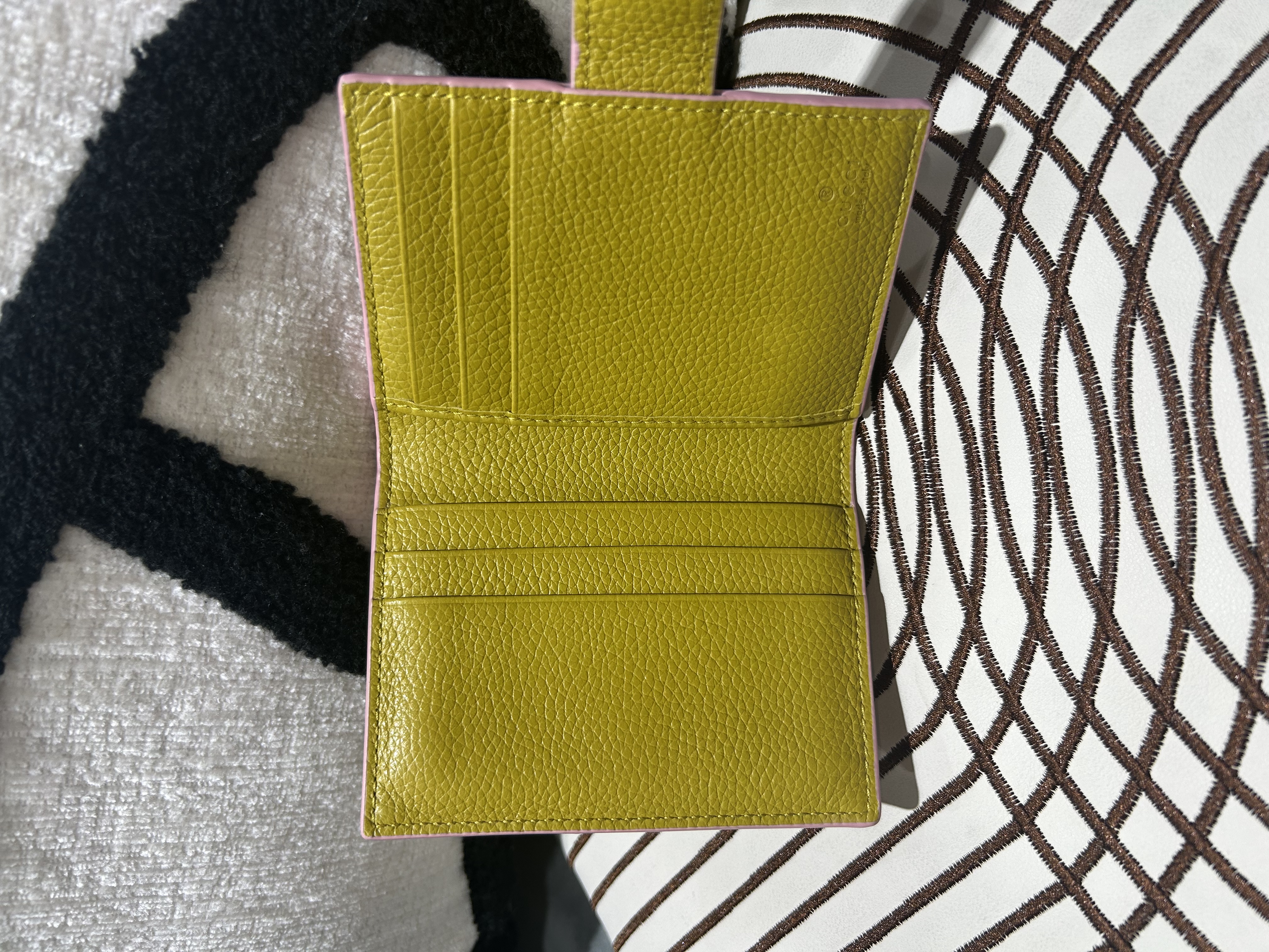 Gucci Card holder Calfskin 100%Authentic, 99%New ✅Dust bag