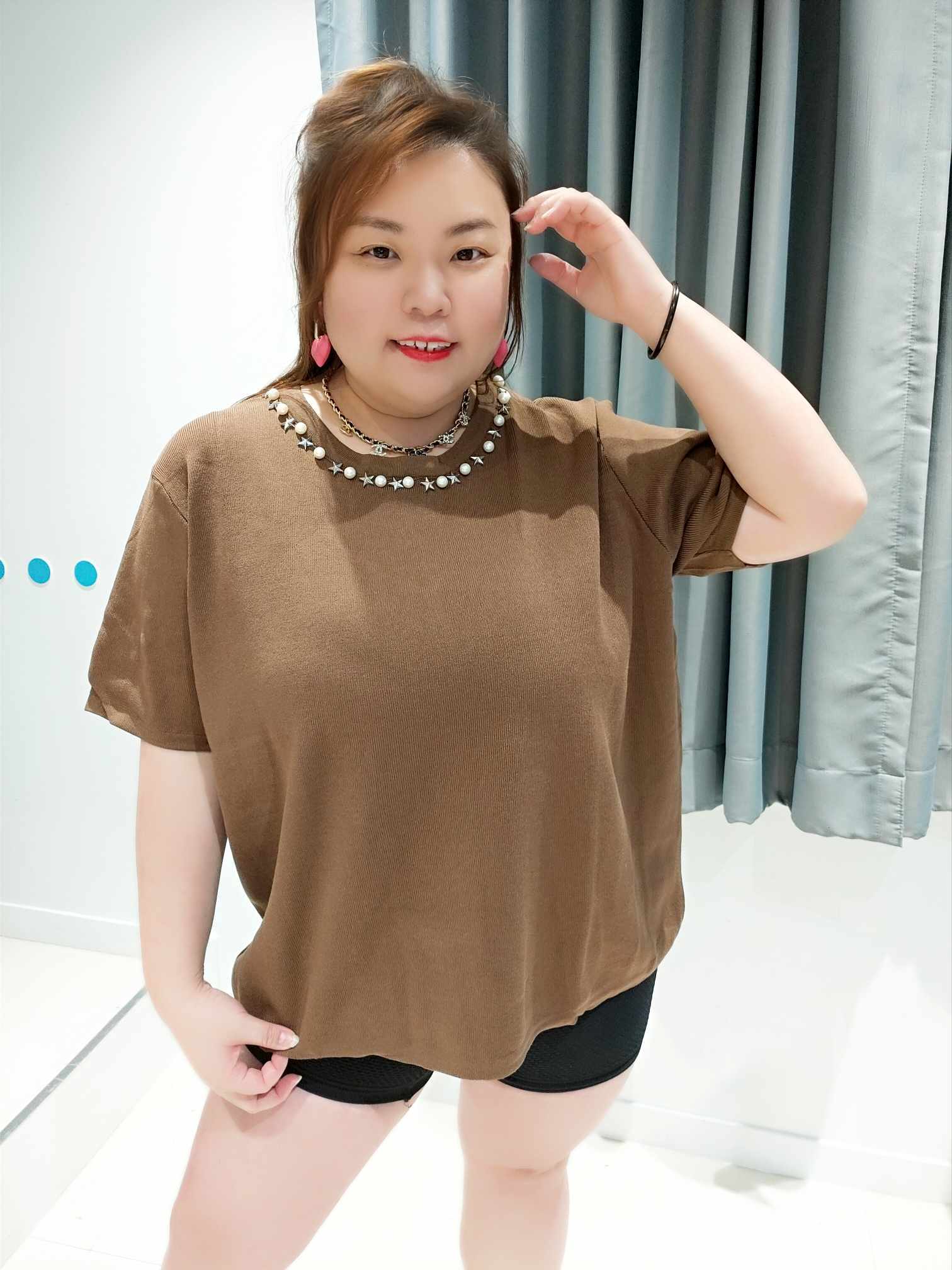 DSF09 领口设计款针织上衣