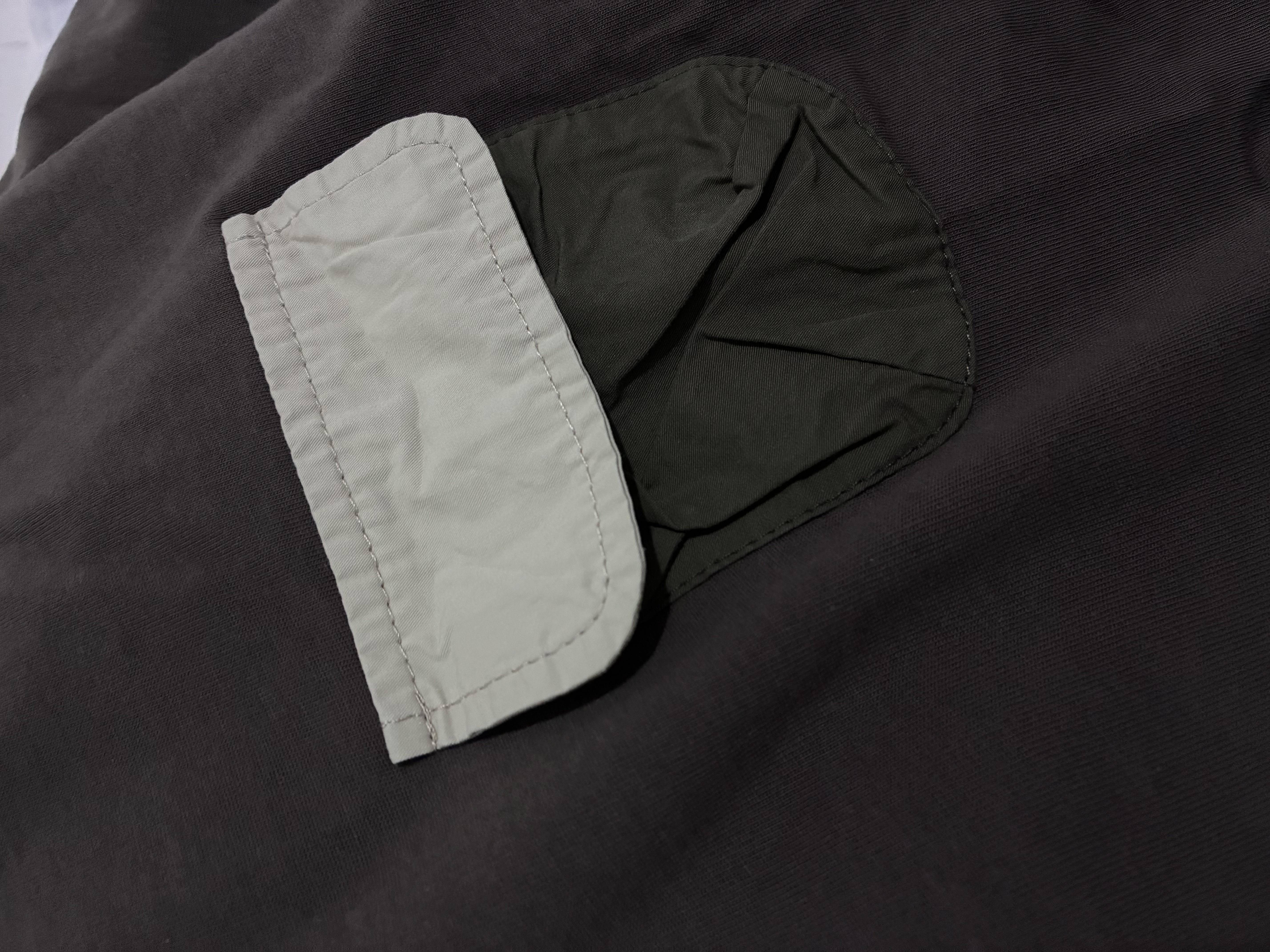 紫灰色撞色口袋短袖T恤SC255010