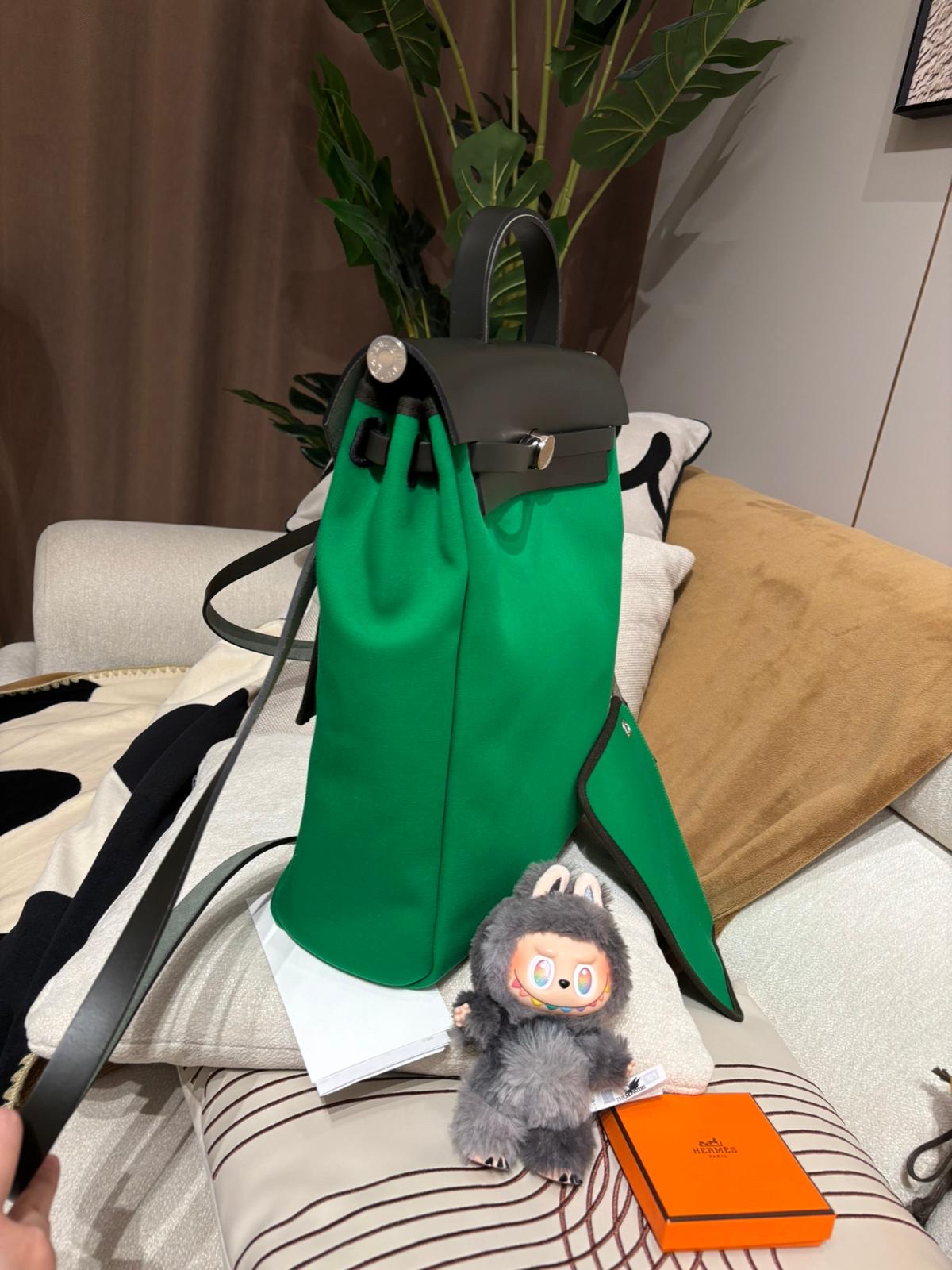 Hermes Herbag backpack Stamp Y 1K Bamboo 100%Authentic, 99%New ✅香港專門店收據✅Dust bag ✅Box