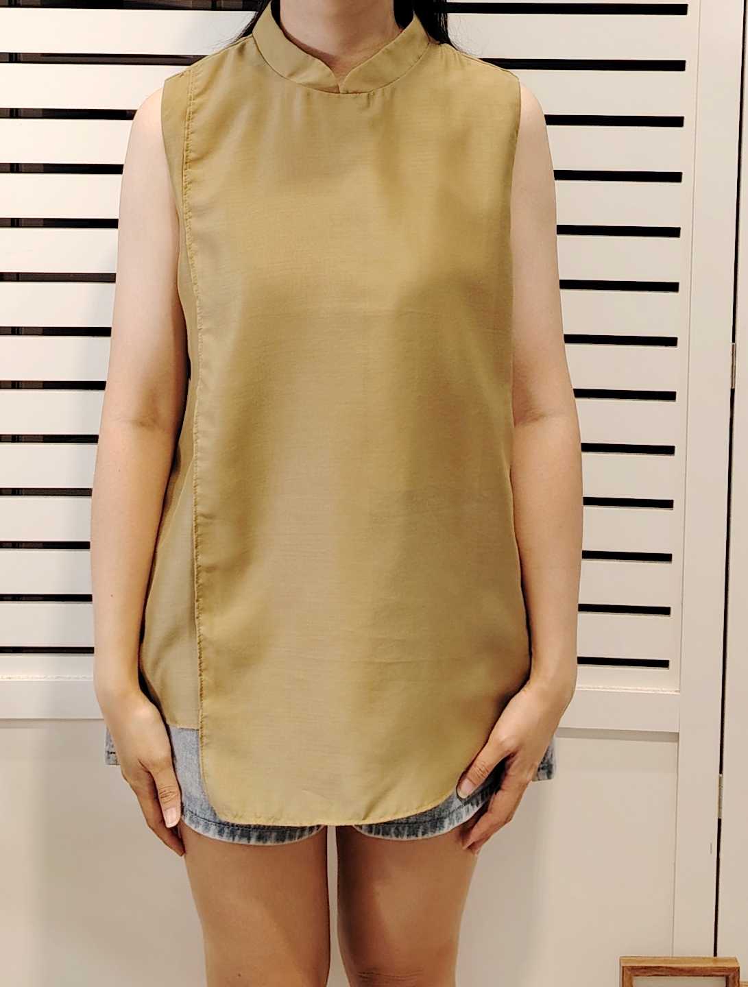 25025 Oriental Polka Dot Sleeve Less Blouse