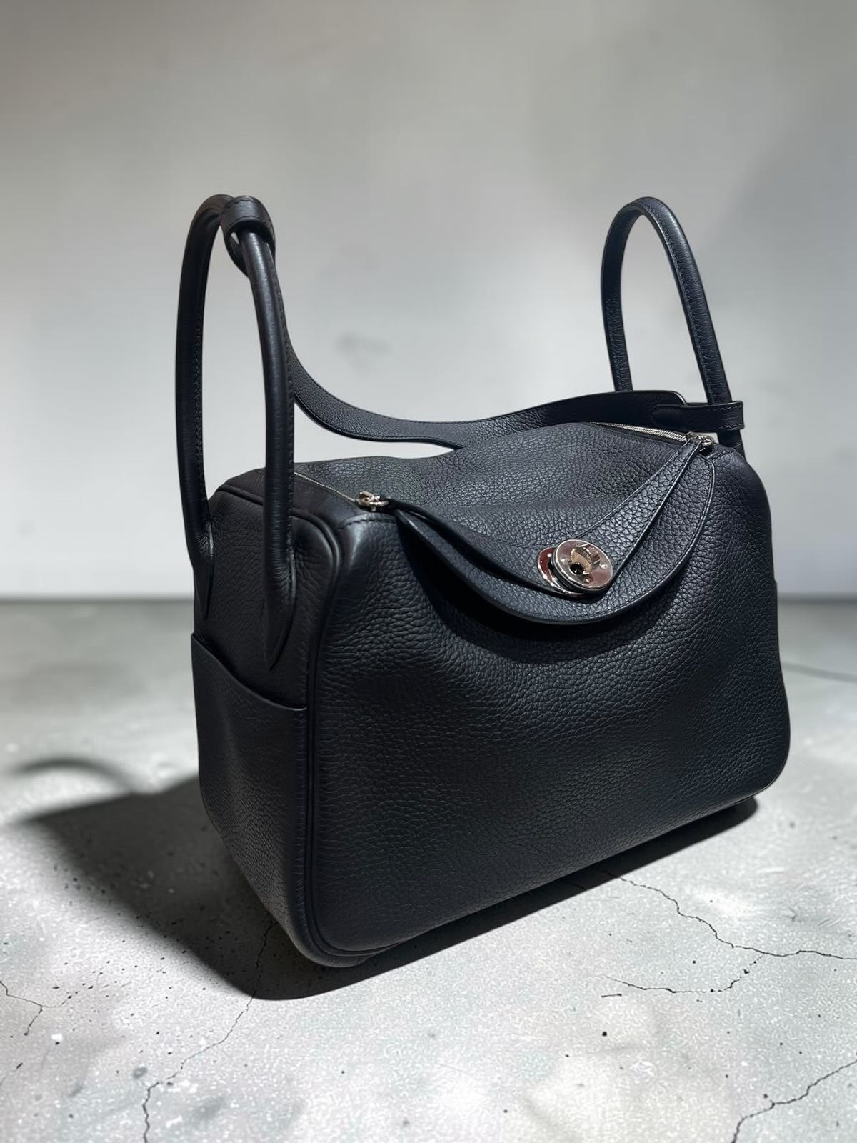 HERMES LINDY 26,STAMP Y 黑銀 100%Authentic, 98%new  ✅塵袋✅box