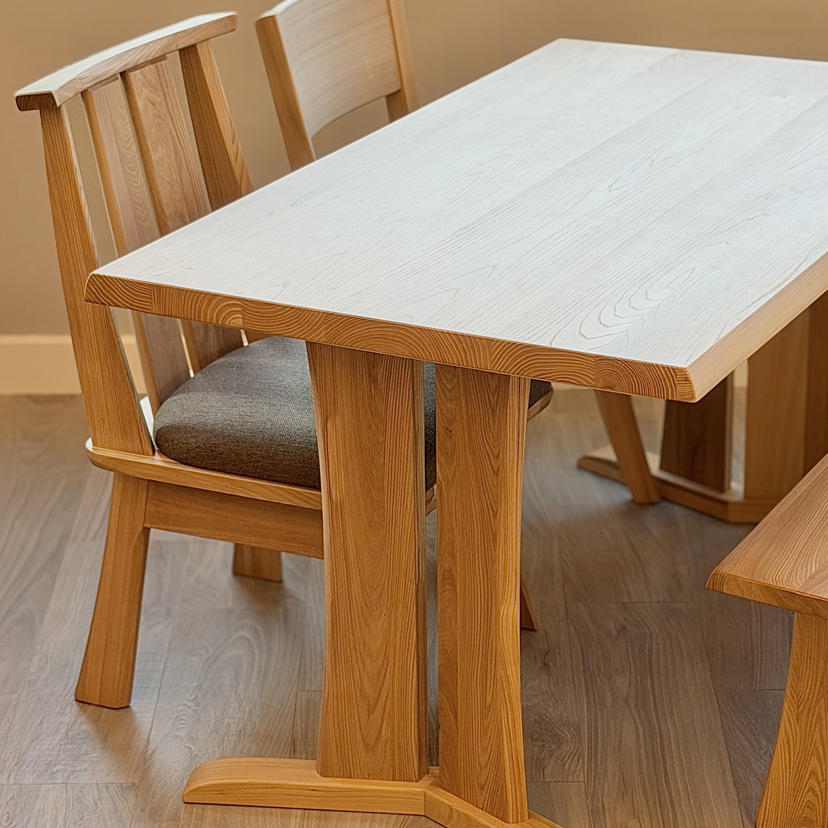 新品推介KOBE Dining Table