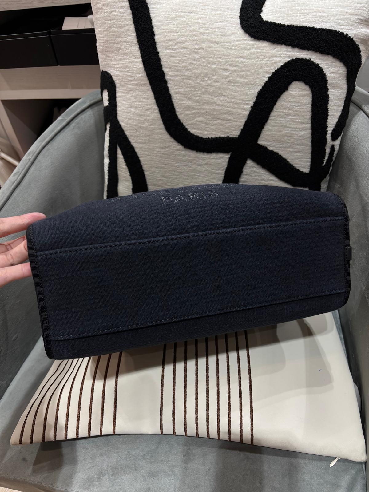 Chanel deauville Boston bag  Navy 100%Authentic,95%new  ✅晶片✅Dust bag 