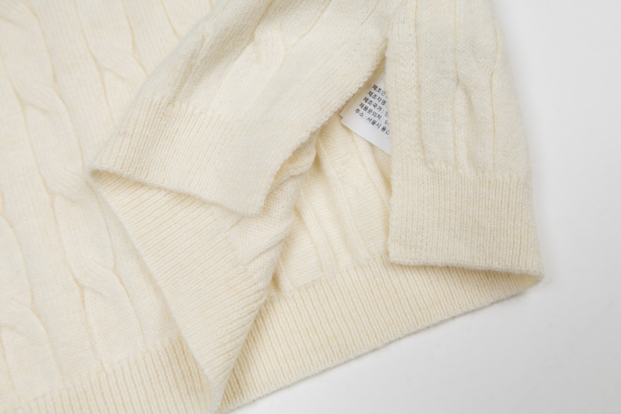 Mardi Mercredi Flower Embroidery Cable Short Sleeve Knit