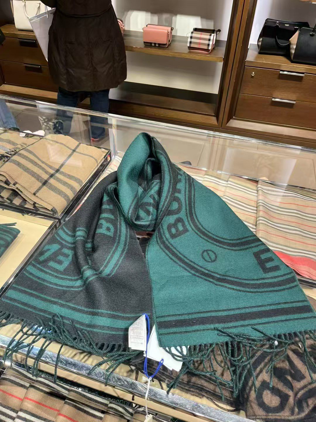 預購 Burberry🌈🌈折扣款 羊毛圍巾🧣all sale