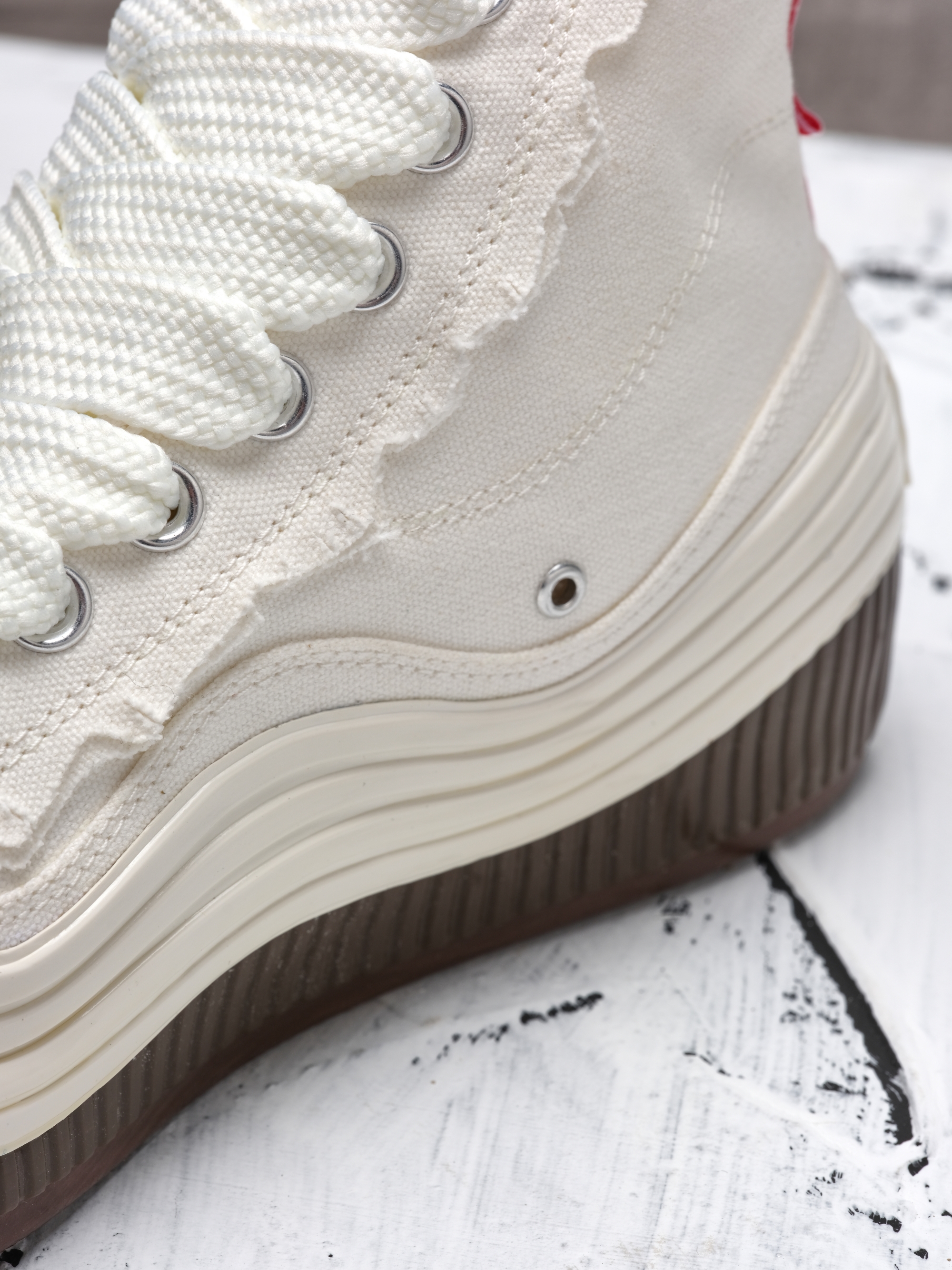 FIRST LOVE Mid (White) 