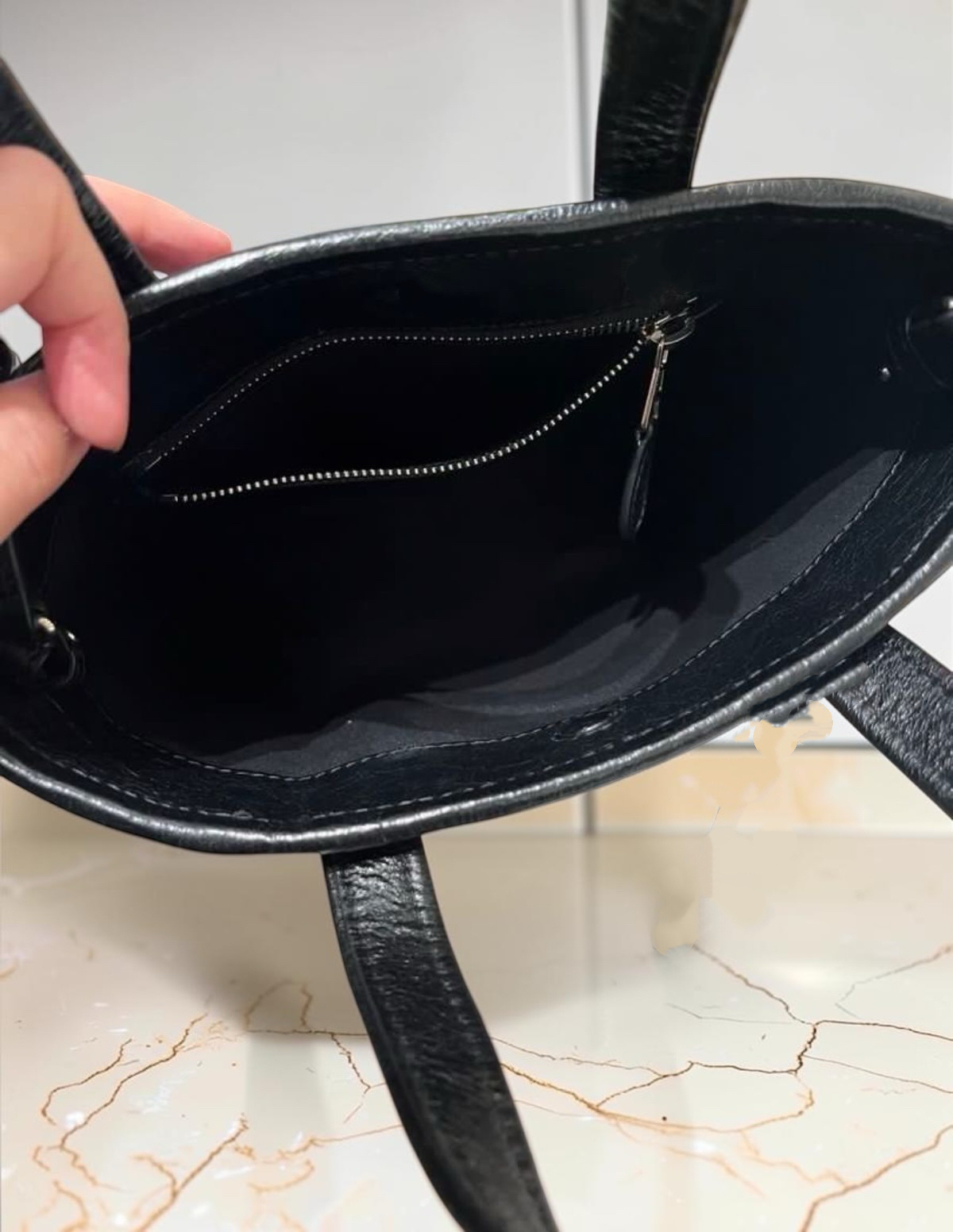Balenciaga Shoulder Tote Bag Black 100%Authentic, 98%New ✅Dust bag