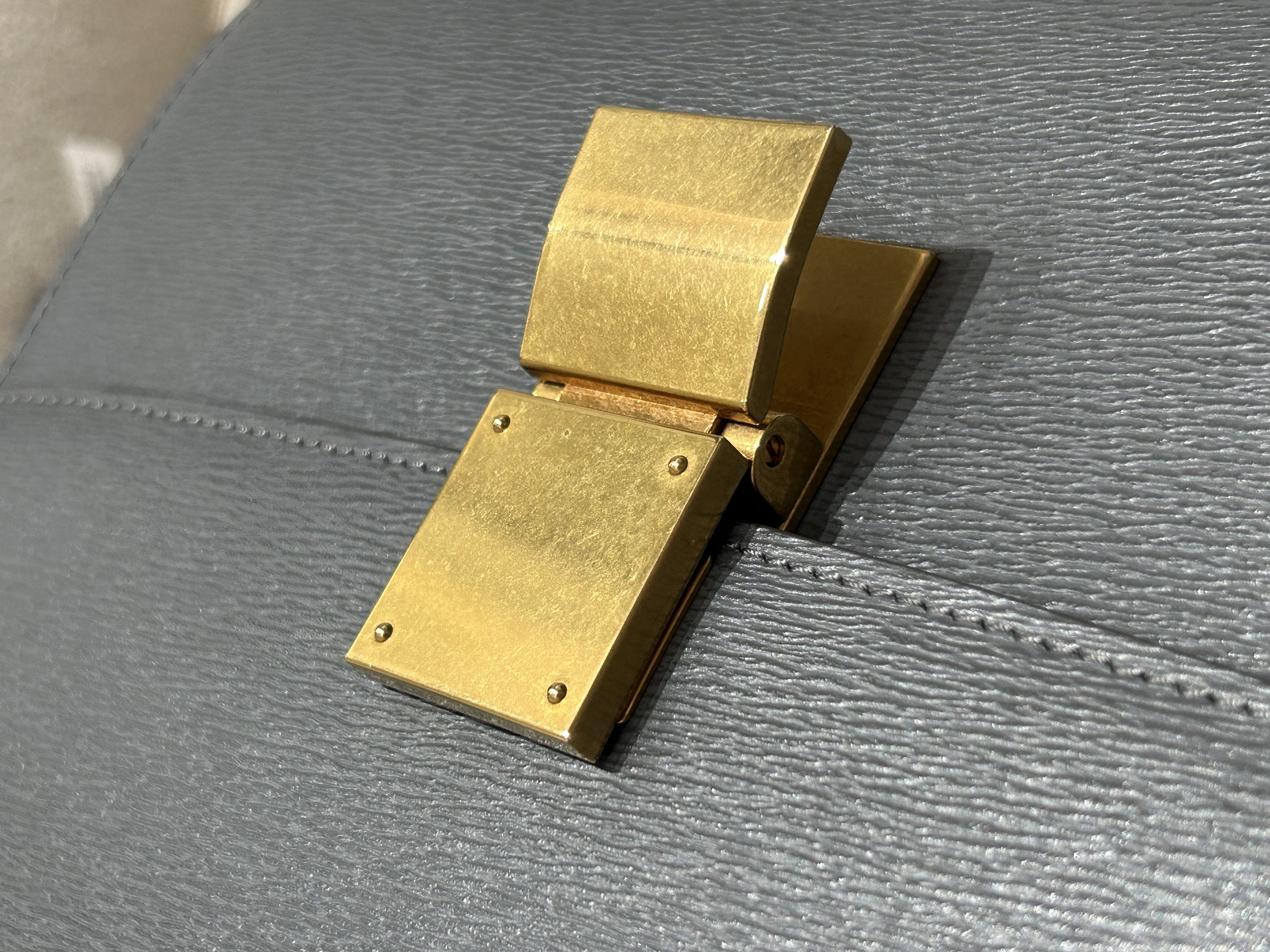 Celine classic box medium grey 100%Authentic, 98%New ✅Dust bag