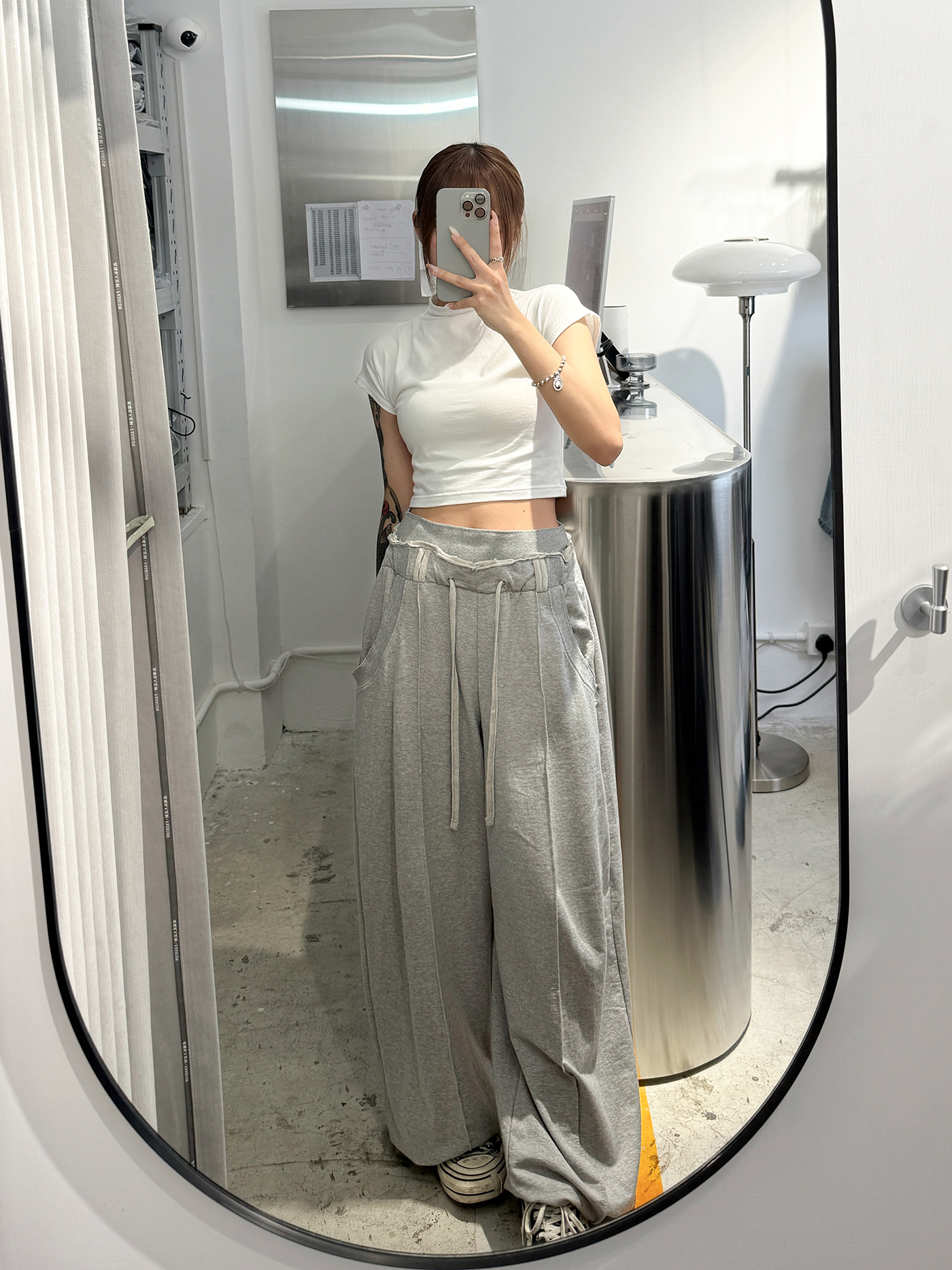 𝐑𝐚𝐰 𝐞𝐝𝐠𝐞 𝐥𝐚𝐲𝐞𝐫𝐞𝐝 𝐰𝐢𝐝𝐞 𝐥𝐞𝐠 𝐬𝐰𝐞𝐚𝐭𝐩𝐚𝐧𝐭𝐬