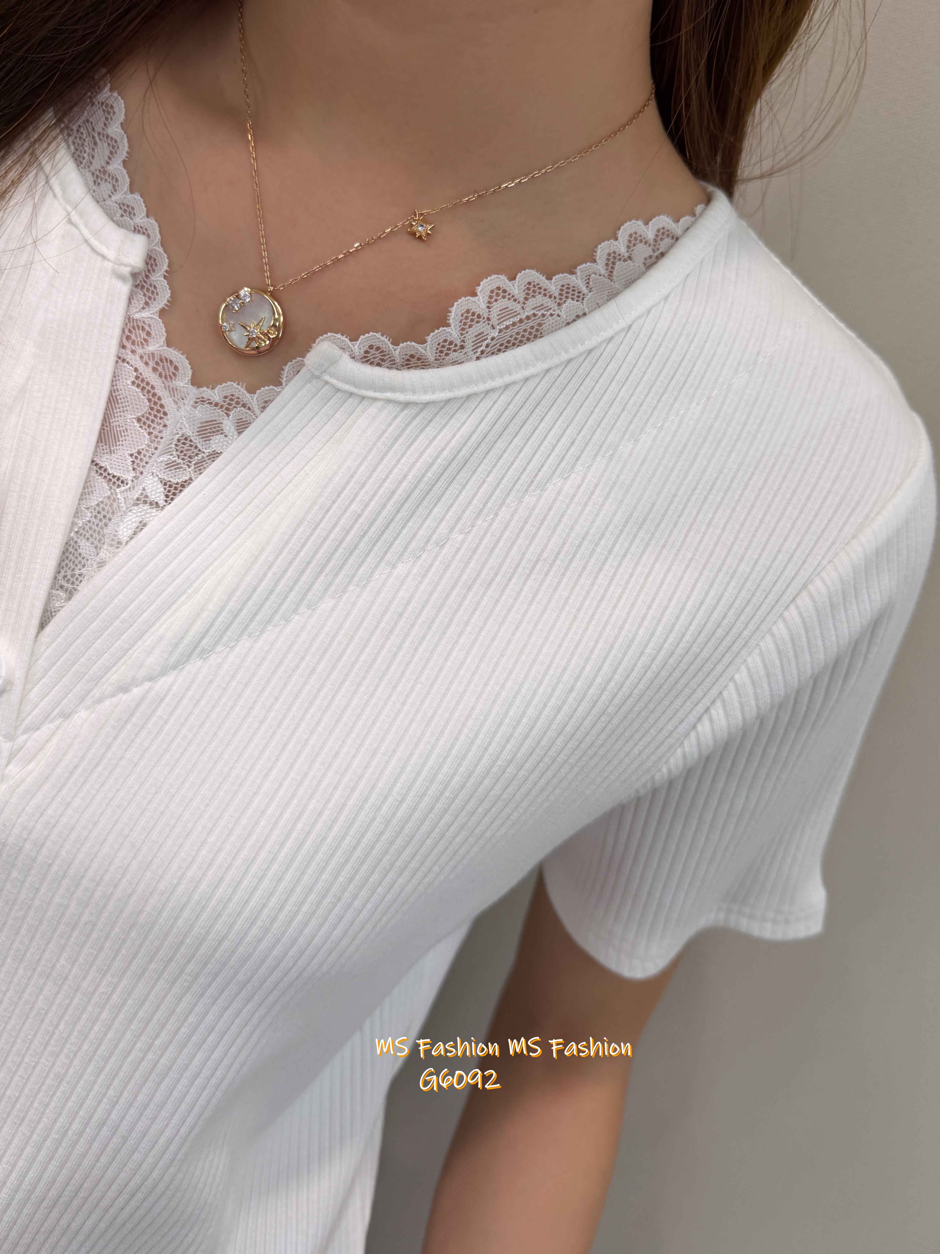 G6092 韓國🇰🇷直紋V領拼lace top