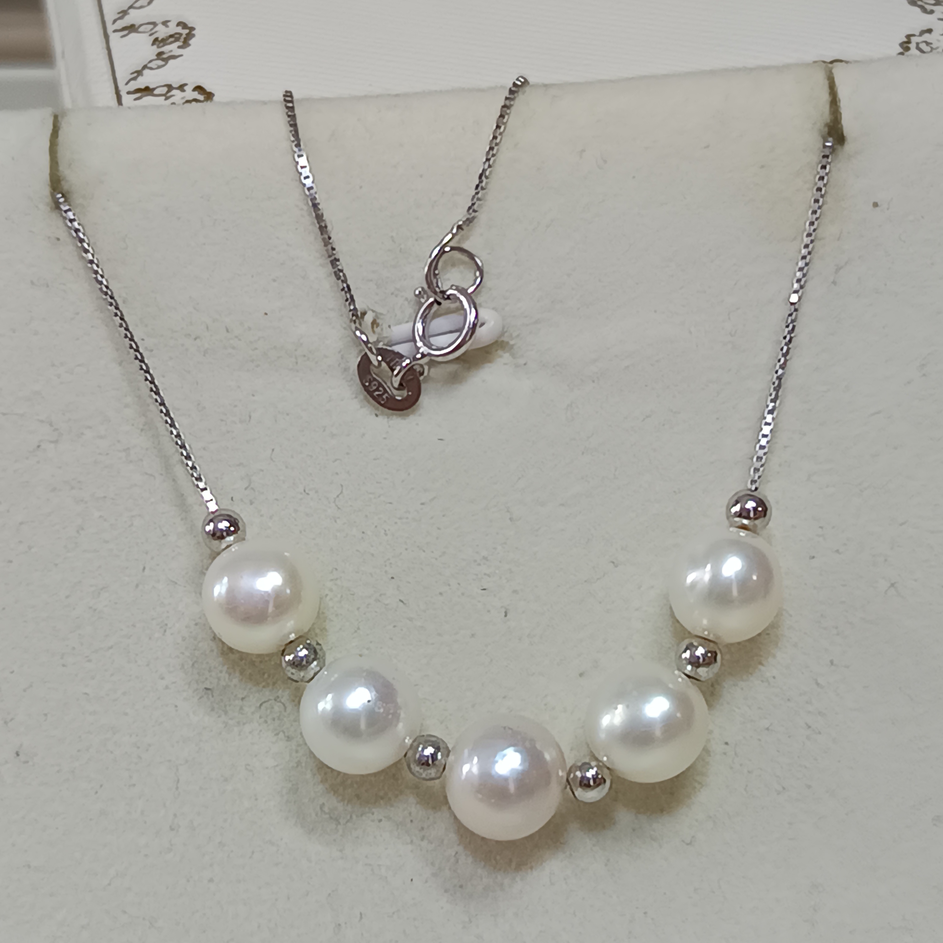 特價品‼️近正圓強光淡水珍珠s925銀盒仔鍊五珠微笑鍊