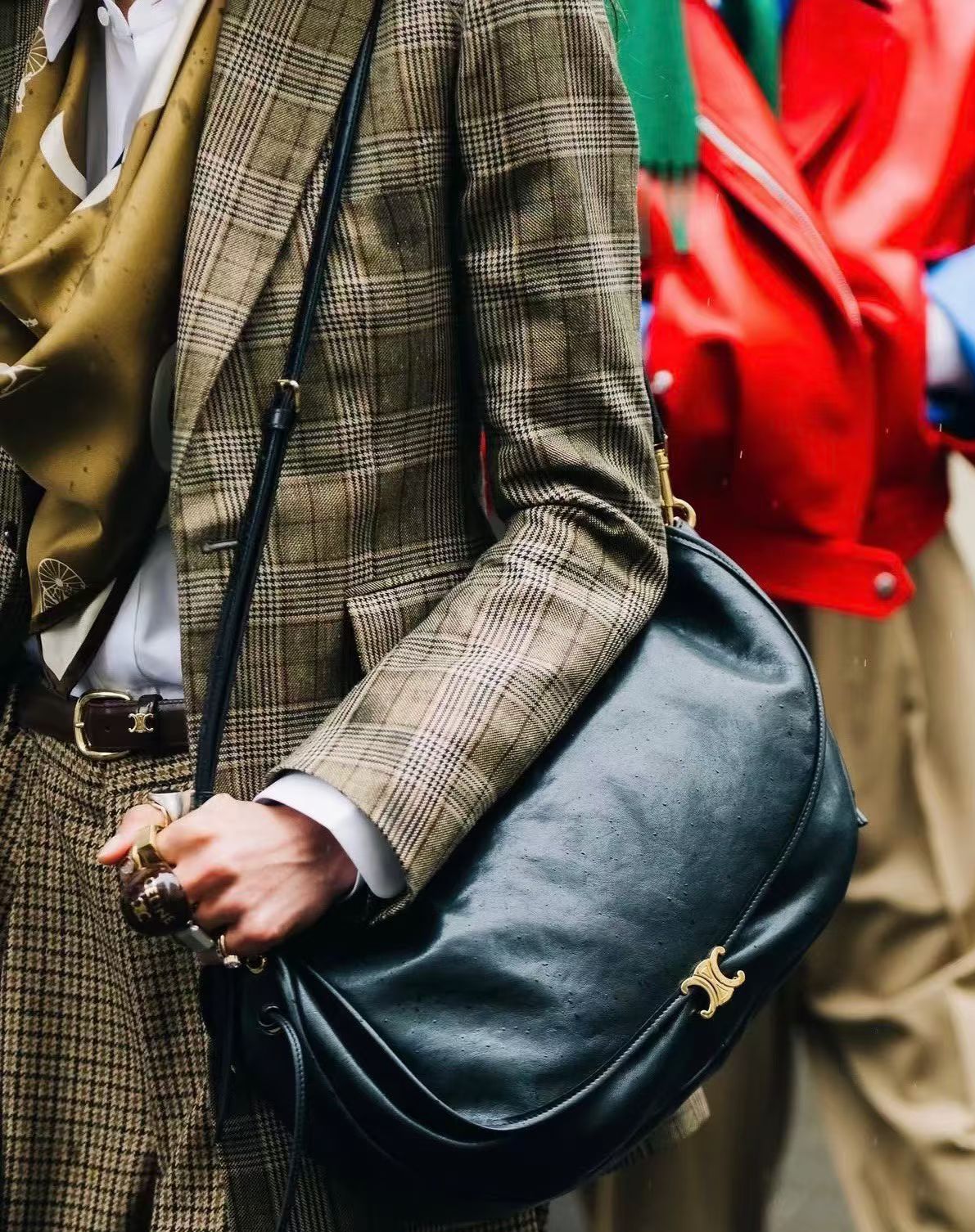 預購 💫💫💫Celine專櫃 HALFMOON SOFT TRIOMPHE 半月包 巴黎代購價