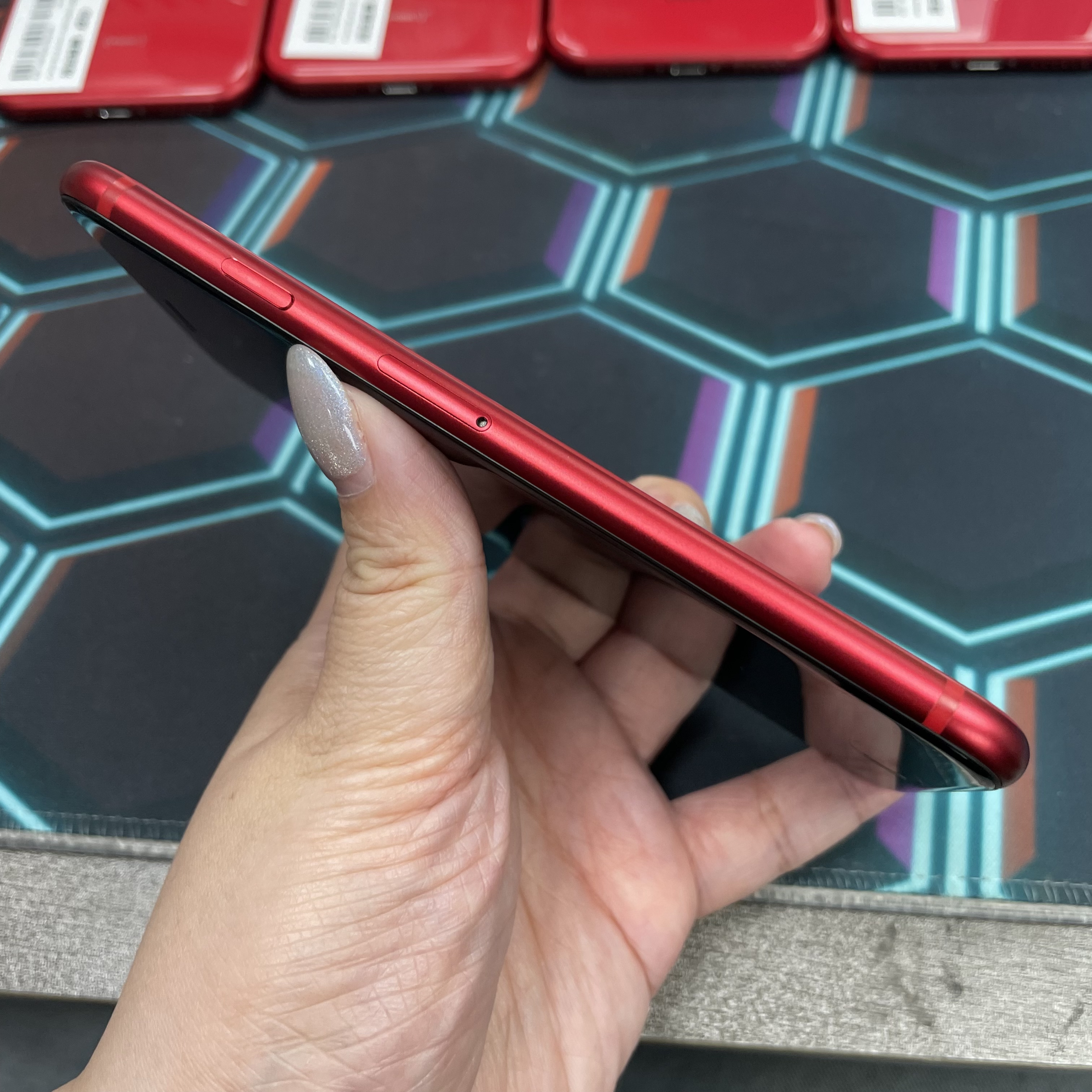 *7041 SE 2 勁靚機 128GB 電84 紅色 red