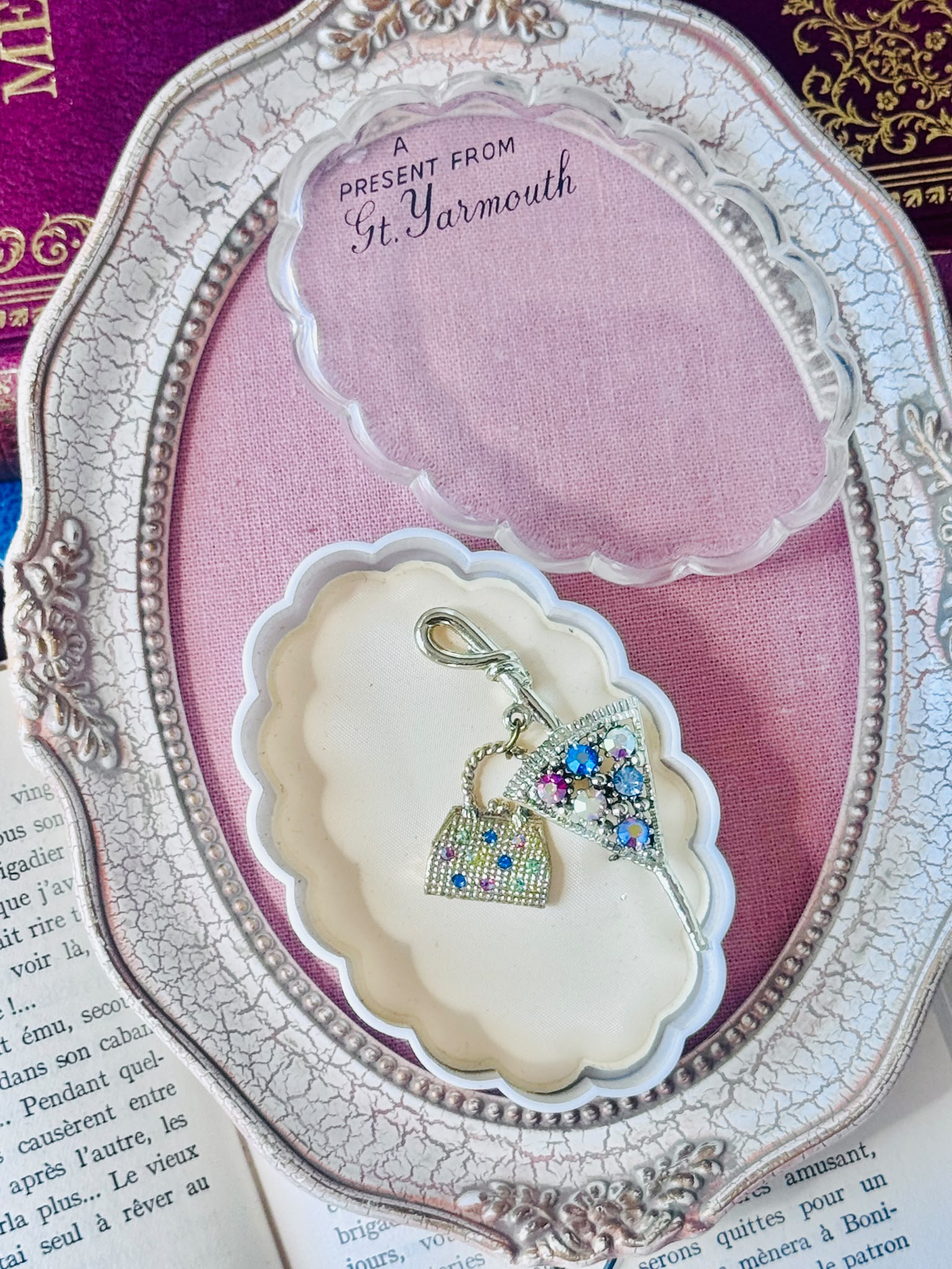 "A present from St. Yarmouth" Bejeweled Umbrealla with Handbag Brooch in Original Box(NZ114)
