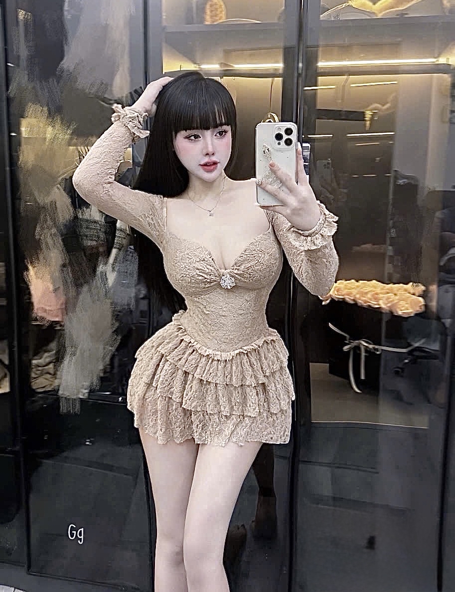 蕾絲長袖連身裙（卡其色）