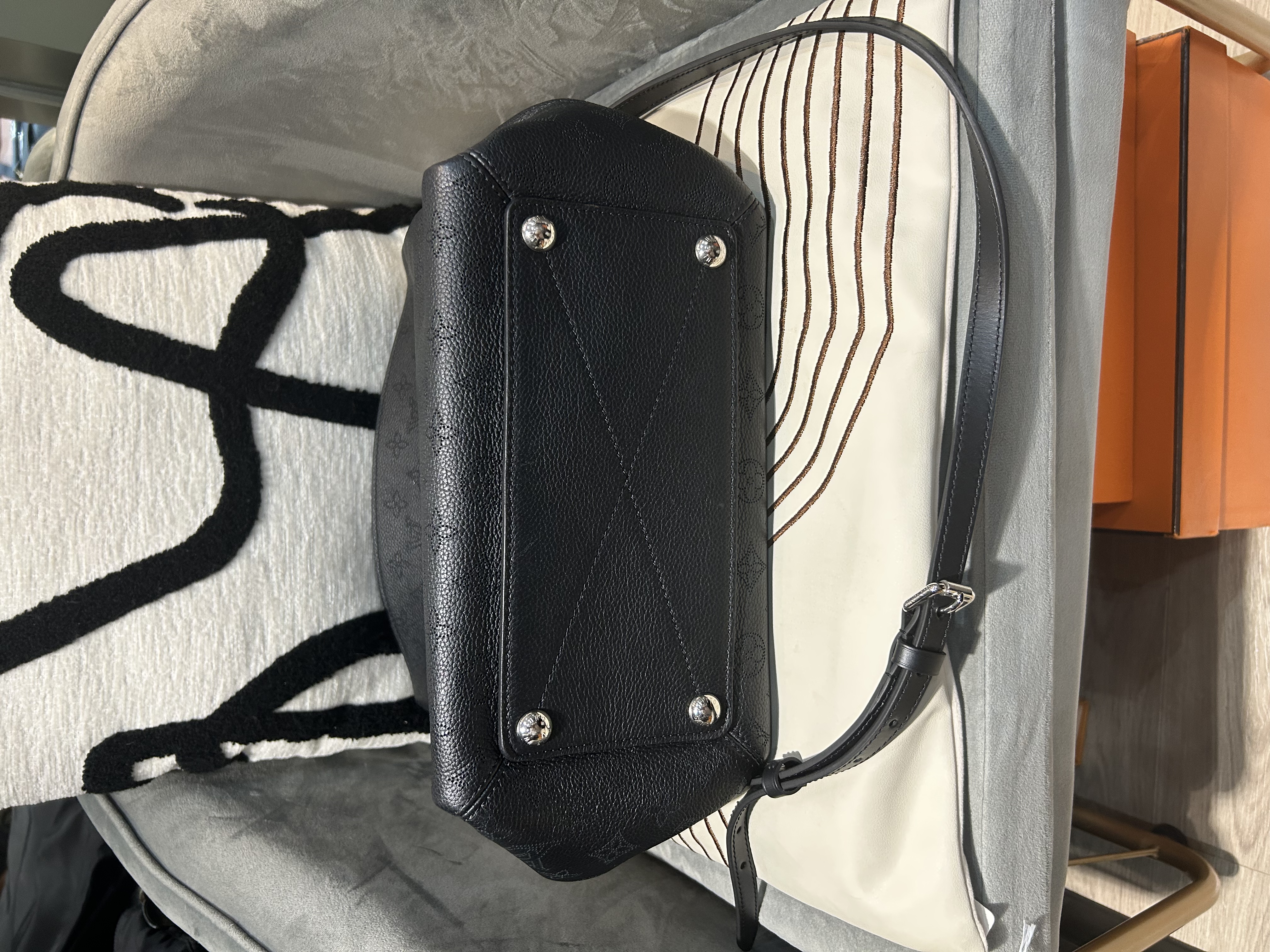 Lv Babylon 2way bag black calfskin 100%Authentic ,98%new✅dust bag W27cm x D15cm x H32cm