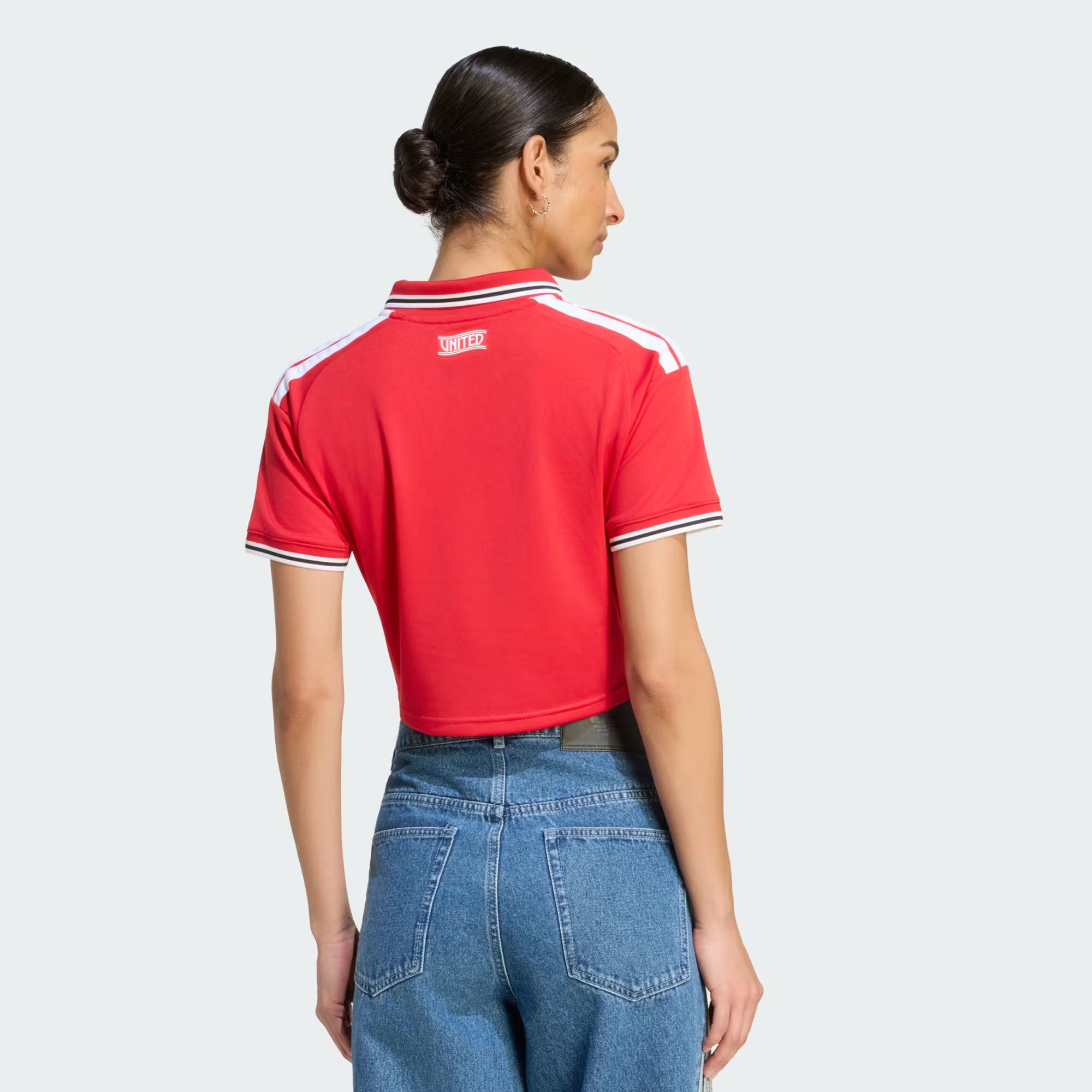 重現七十年代紅魔榮光 Adidas Manchester United 曼聯 2026-27 女裝主場短版球衣 (可加印字章) KC4787