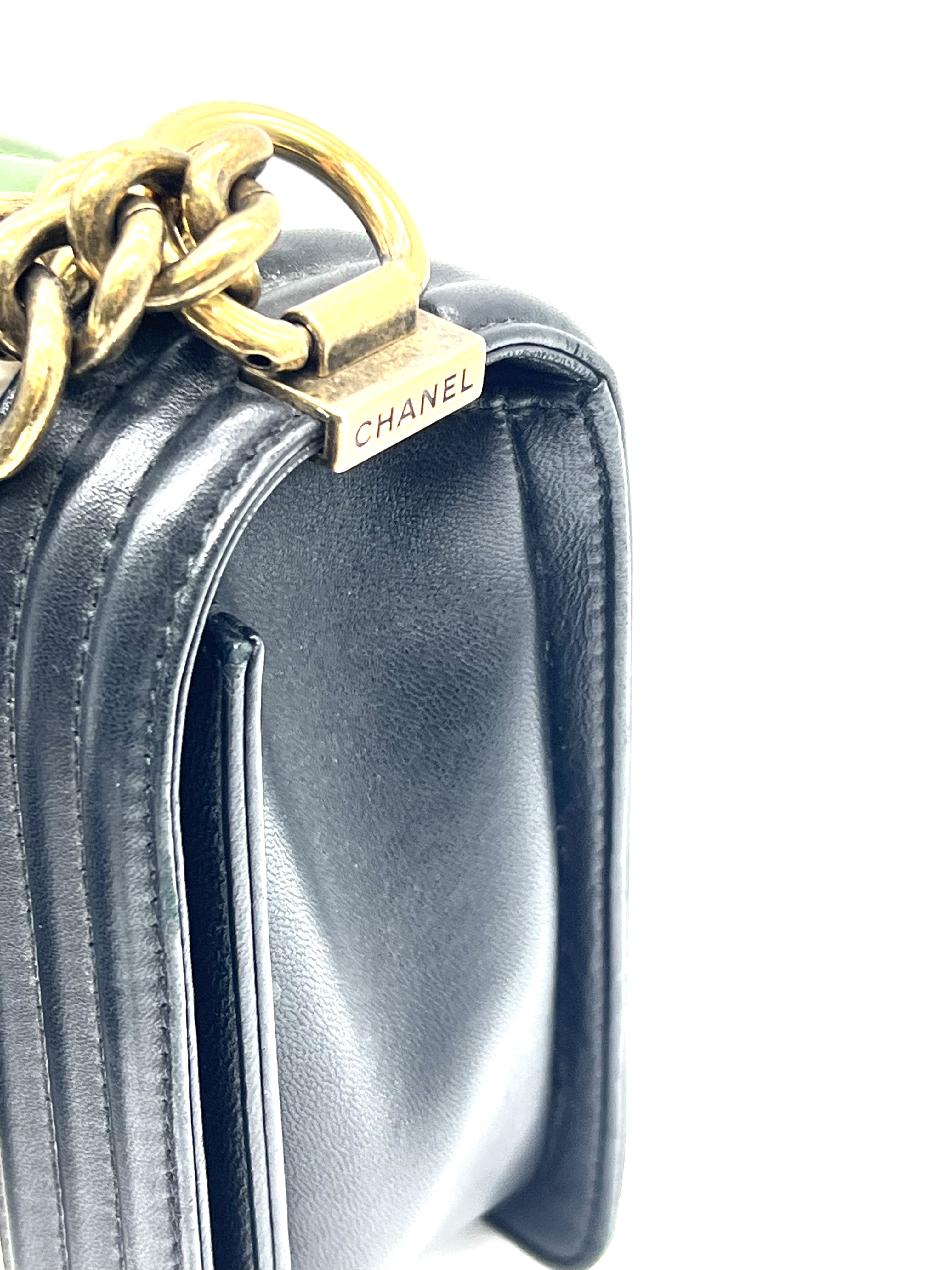 Pre-Owned CHANEL Crest Boy Flap Bag / Product Code: 26041510