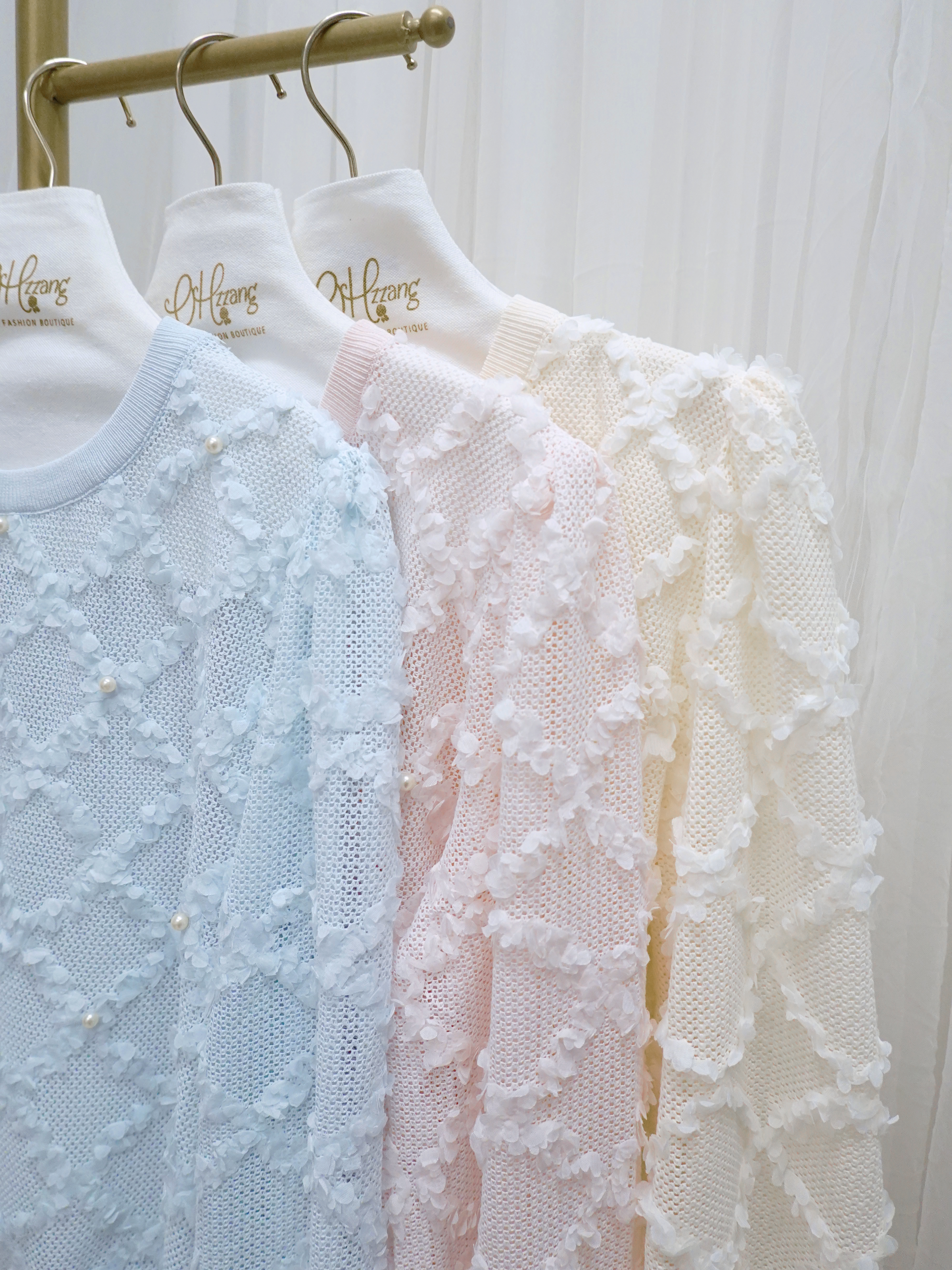 TOP23_09 菱格立體花花TOP (3色)